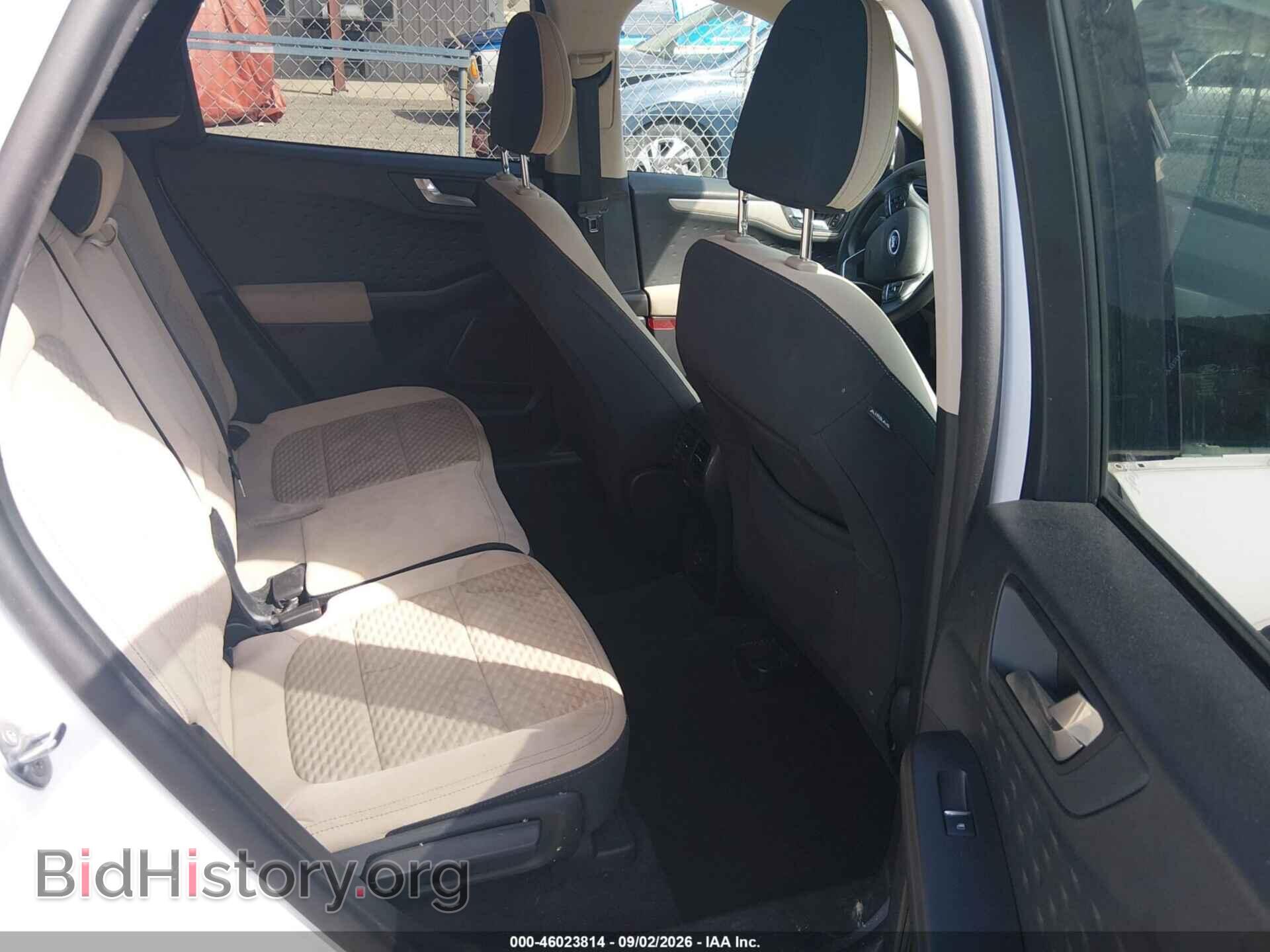 2020 Ford ESCAPE (VIN 1FMCU9G69LUA60996) — photo 8 of 19