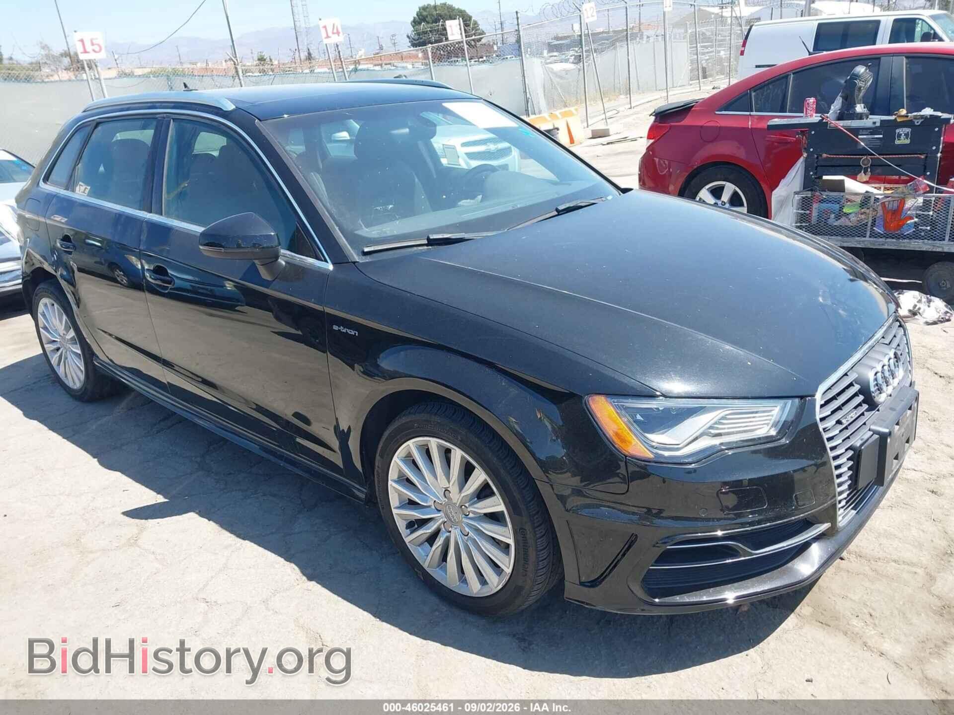 Фотография WAUTPBFFXGA091411 - AUDI A3 E-TRON 2016