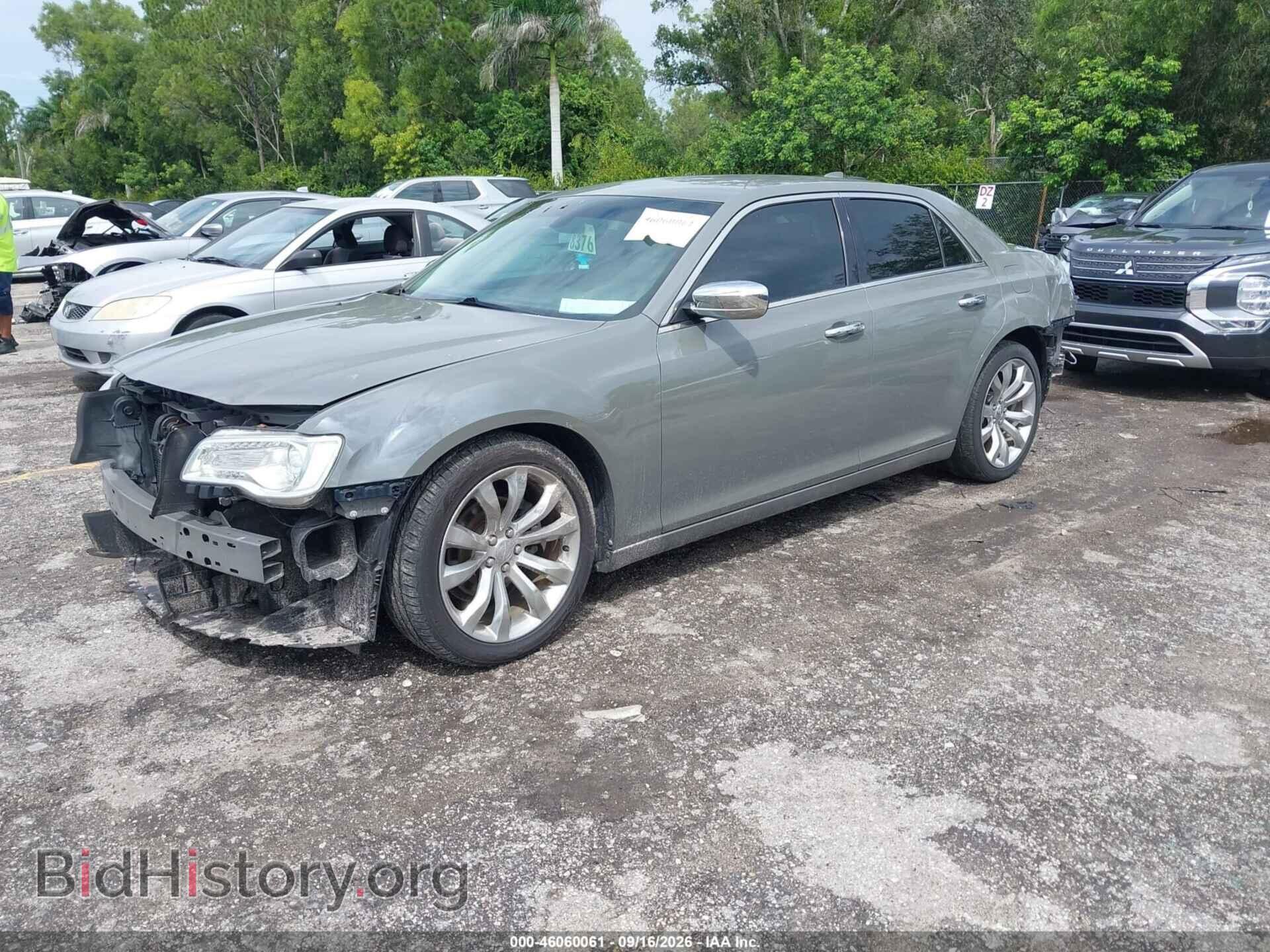 2019 CHRYSLER 300 - VIN: 2C3CCAEG0KH606076 - Фото 2