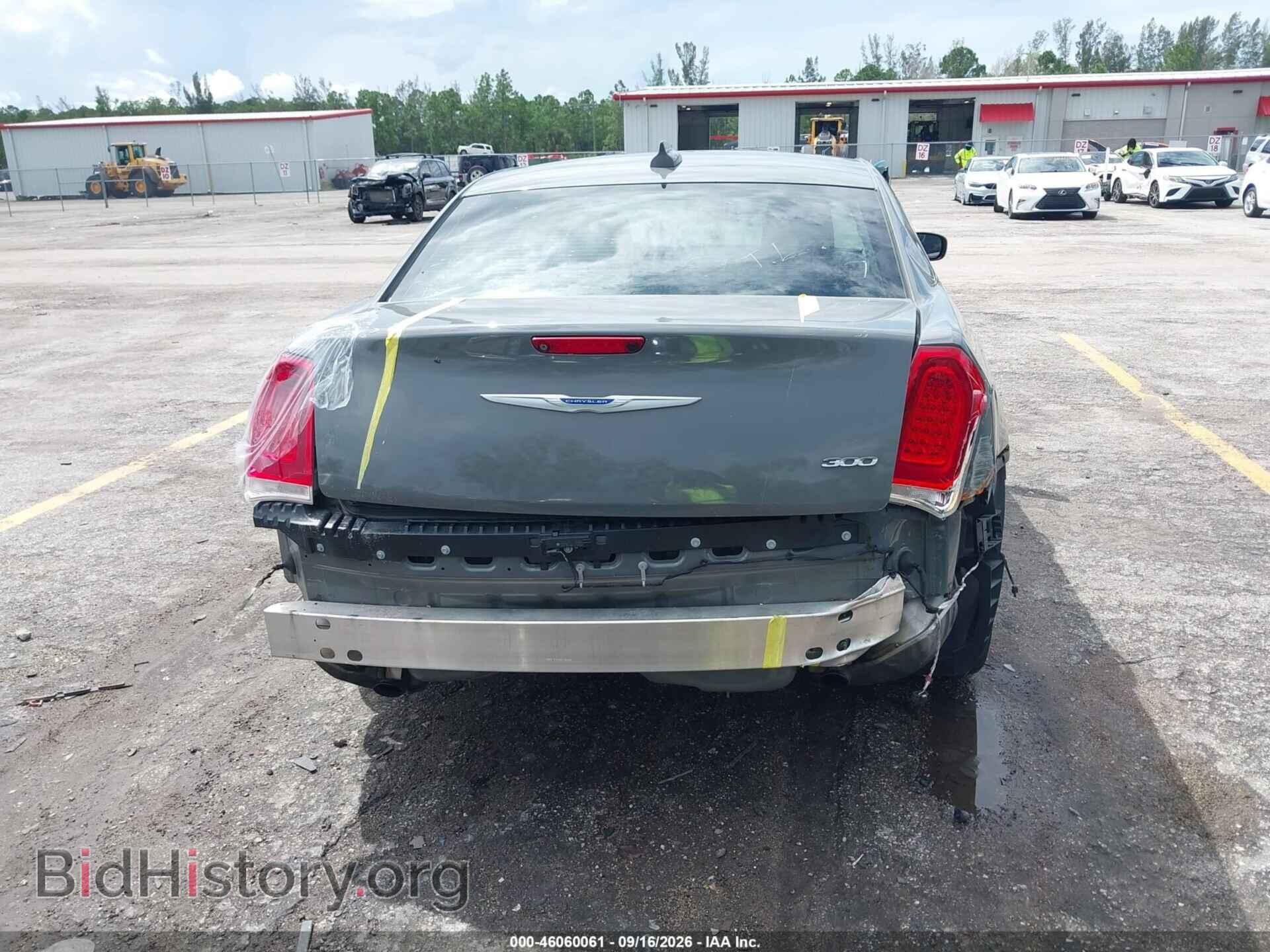 2019 CHRYSLER 300 - VIN: 2C3CCAEG0KH606076 - Фото 17