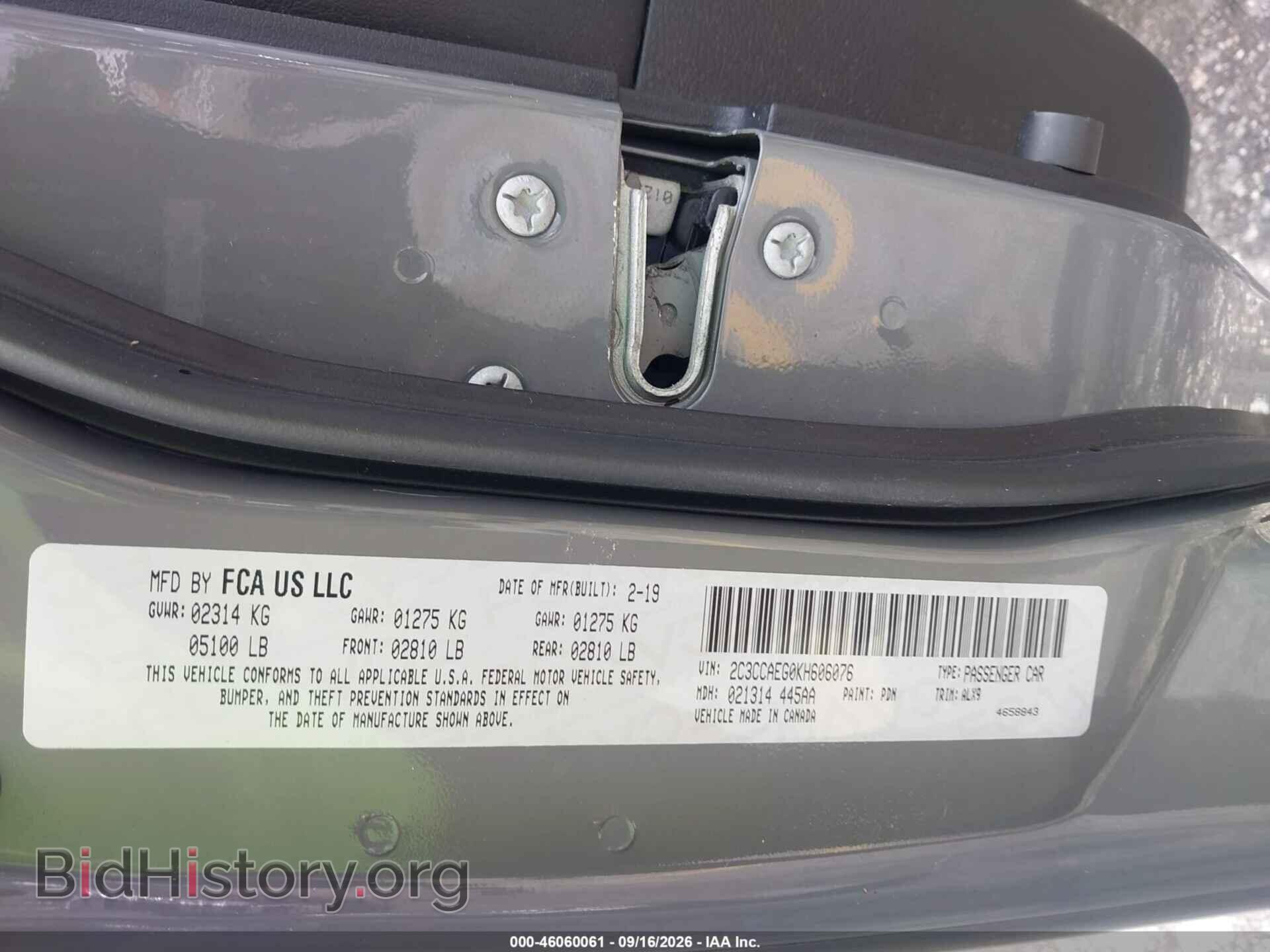2019 CHRYSLER 300 - VIN: 2C3CCAEG0KH606076 - Фото 9