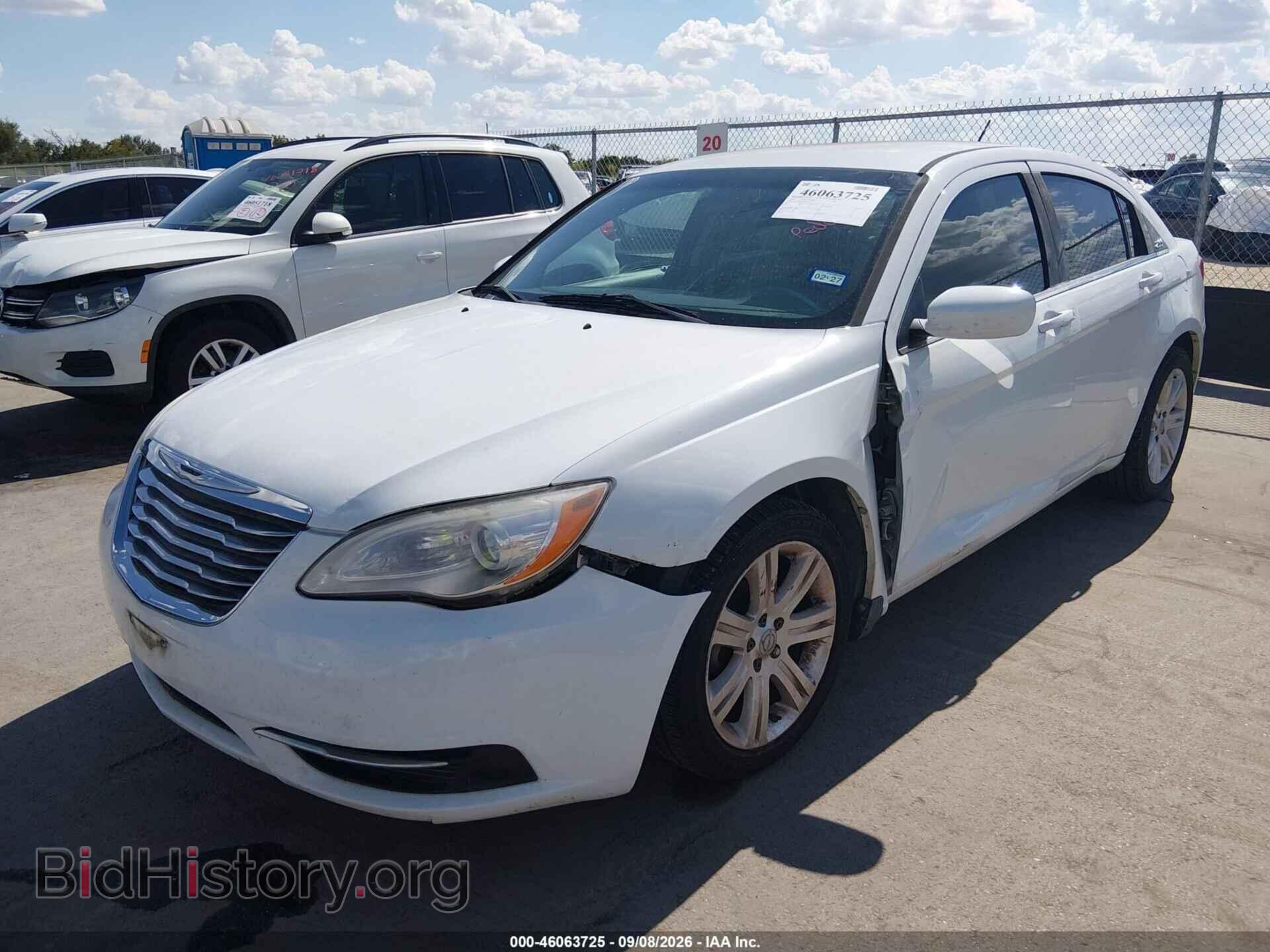 2013 CHRYSLER 200 - VIN: 1C3CCBAB8DN705710 - Photo 2