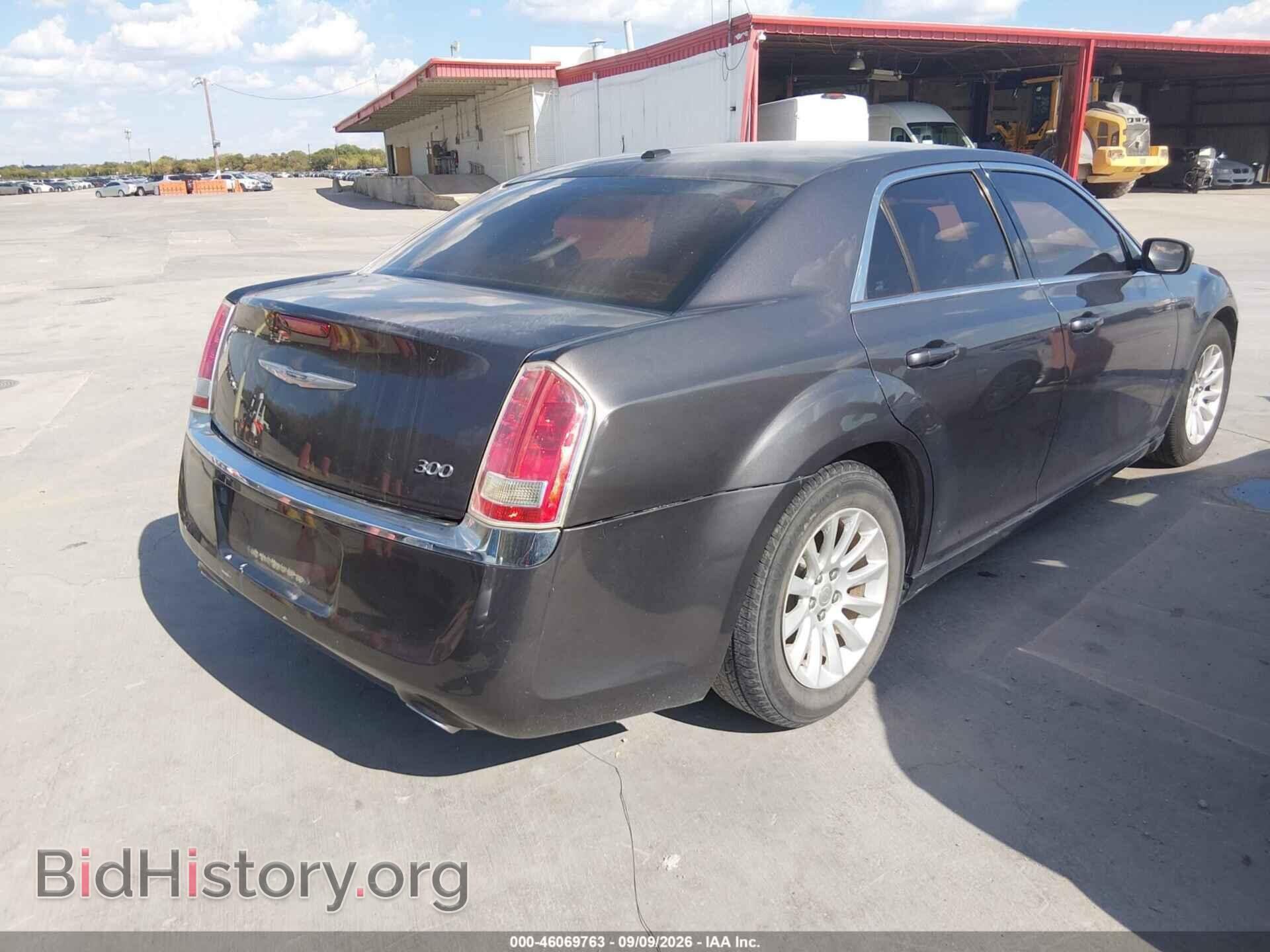 2013 CHRYSLER 300 - VIN: 2C3CCAAG1DH588342 - Фото 4