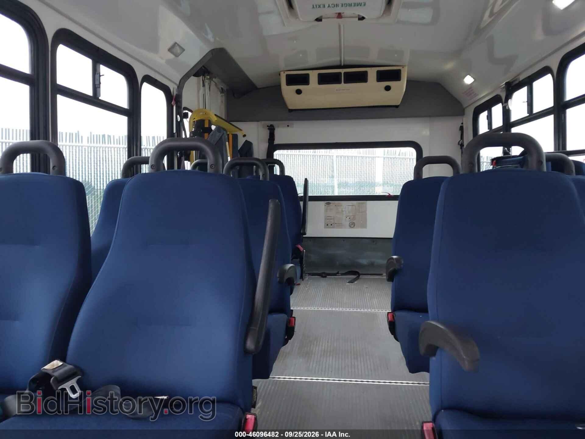 2010 FORD E-450 CUTAWAY - VIN: 1FDFE4FS7ADB00372 - Photo 6