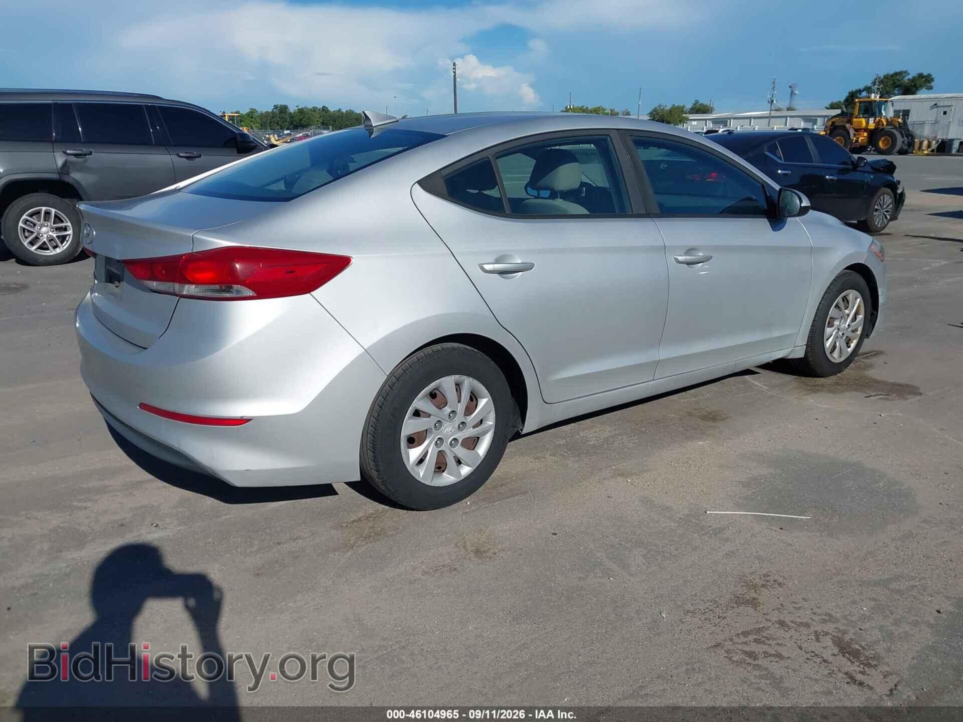2017 HYUNDAI ELANTRA - VIN: 5NPD74LF2HH127559 - Фото 4