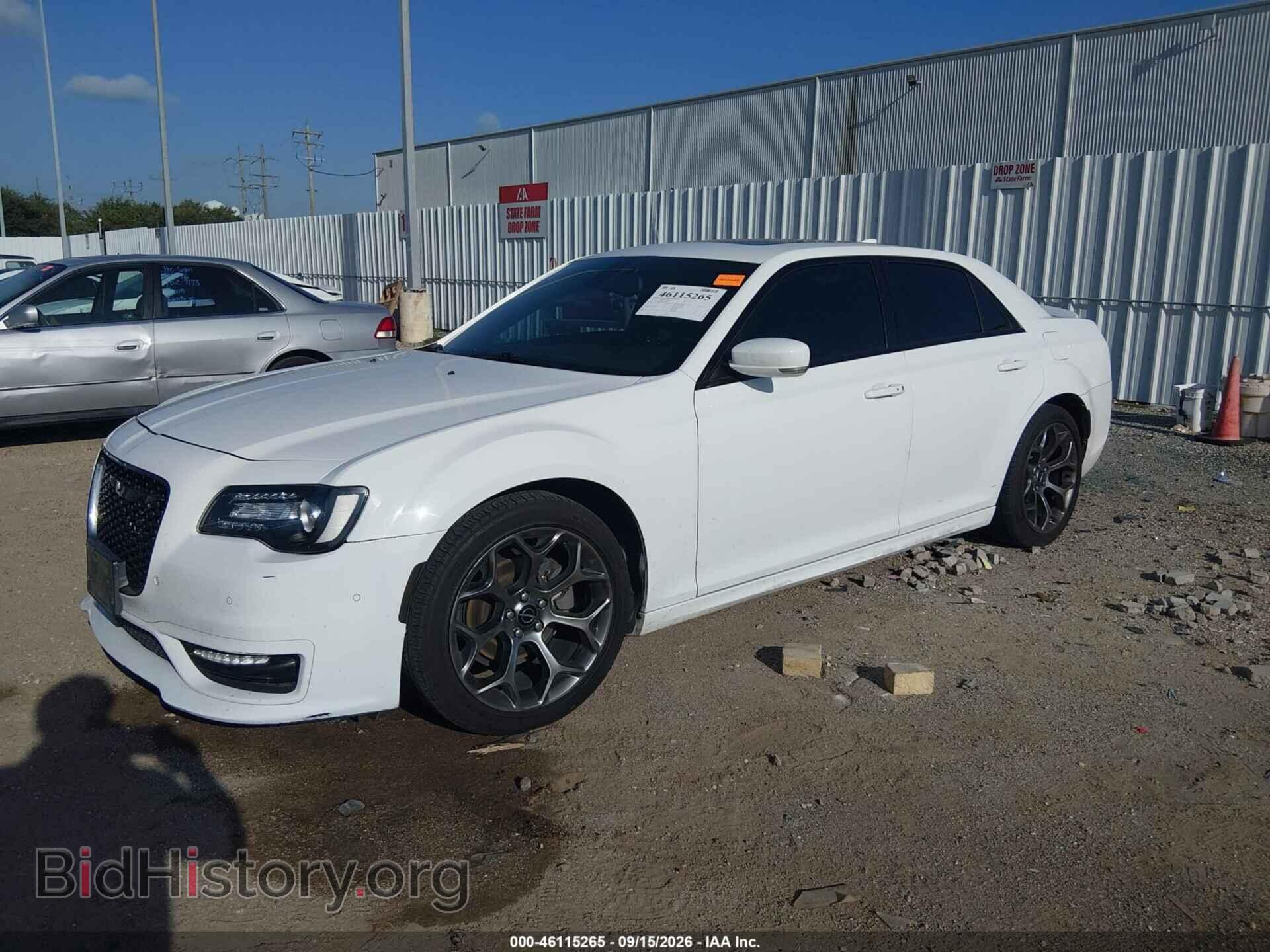 2018 CHRYSLER 300 - VIN: 2C3CCABG4JH266384 - Photo 2