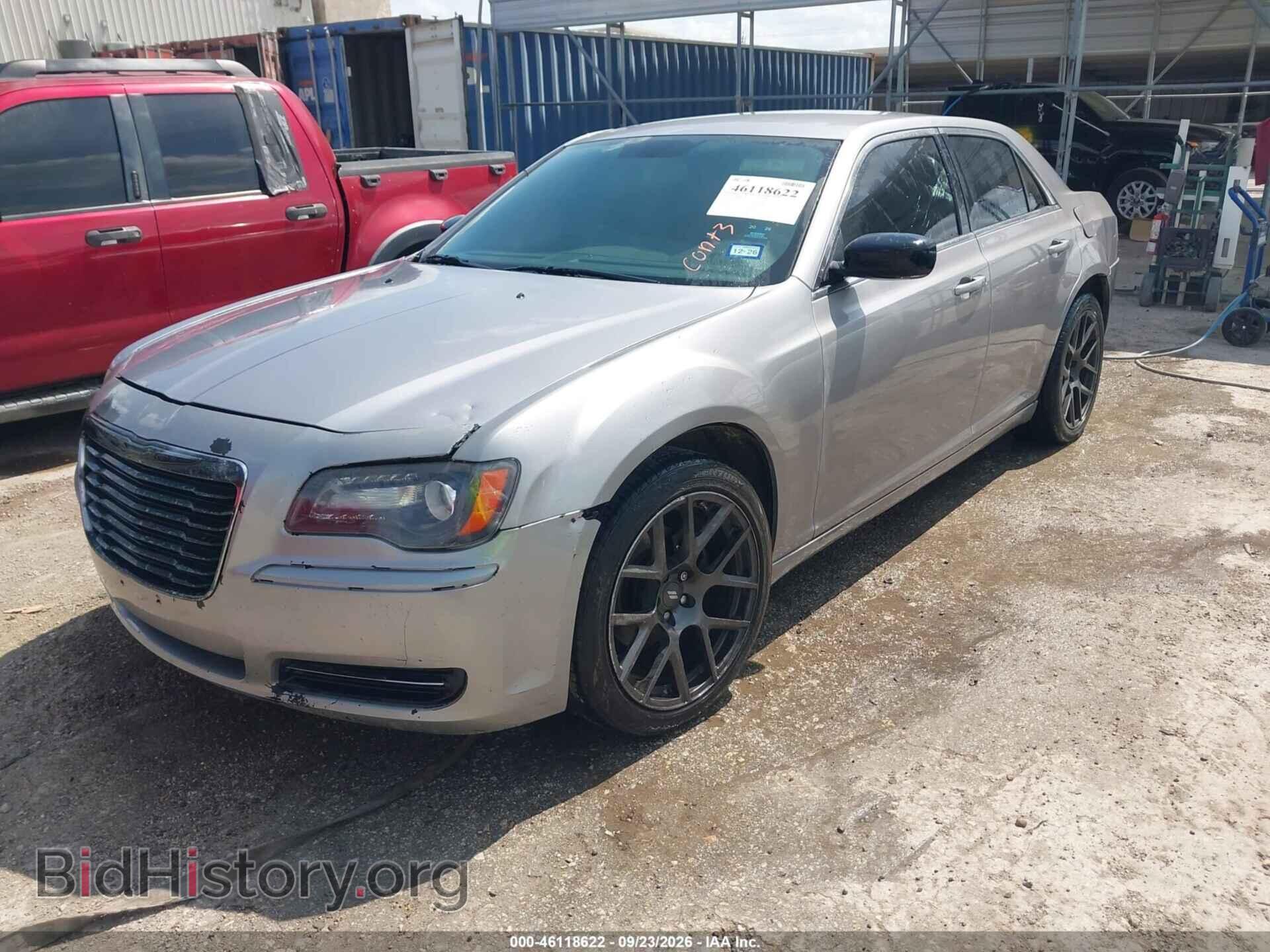 2013 CHRYSLER 300 - VIN: 2C3CCAAGXDH657478 - Фото 2