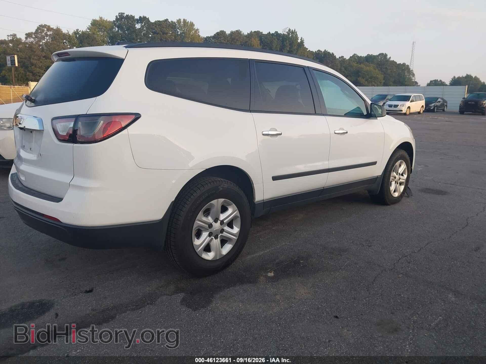2017 CHEVROLET TRAVERSE - VIN: 1GNKRFKD0HJ100372 - Photo 4