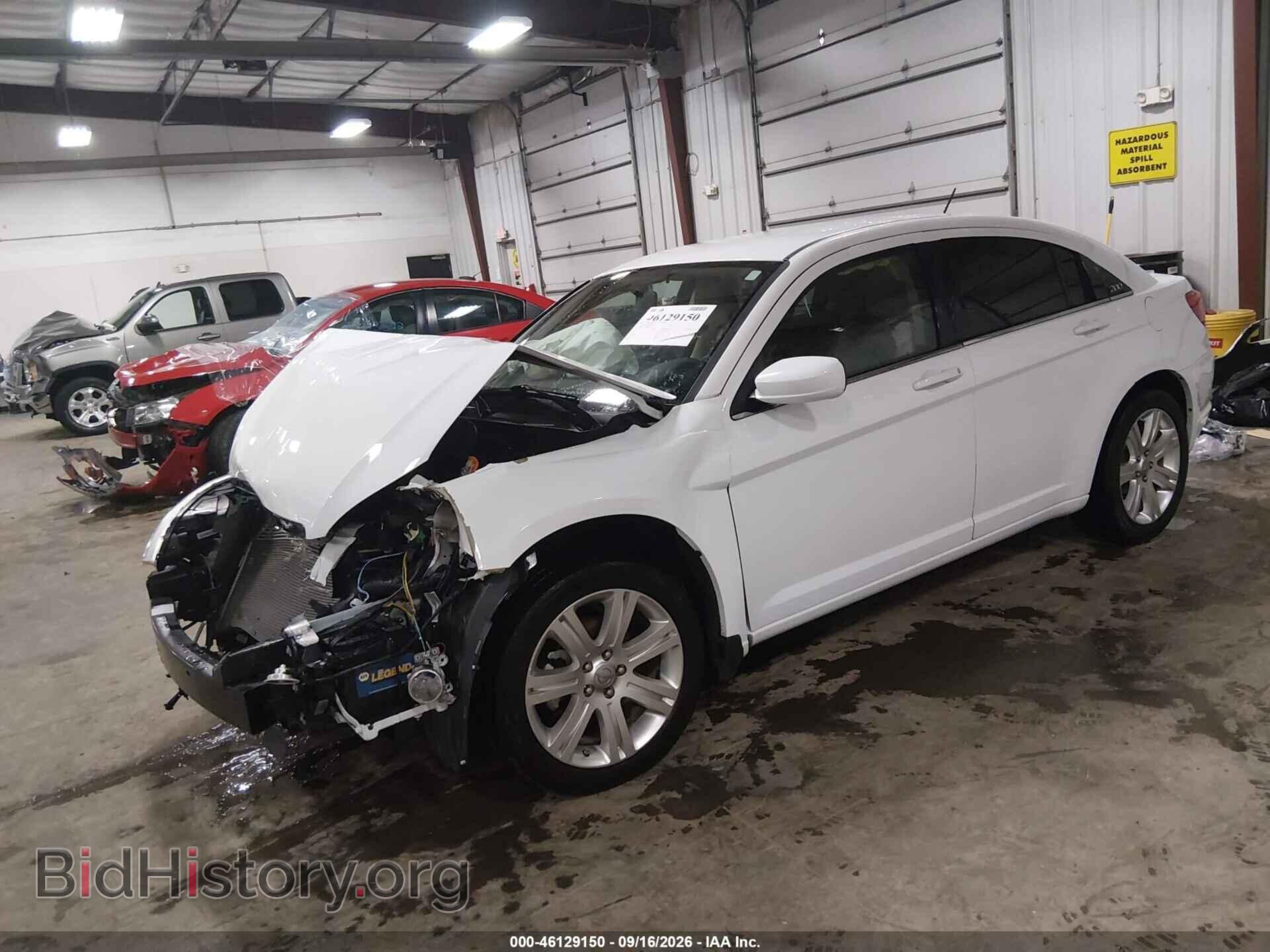 2011 CHRYSLER 200 - VIN: 1C3BC1FB0BN613101 - Photo 2