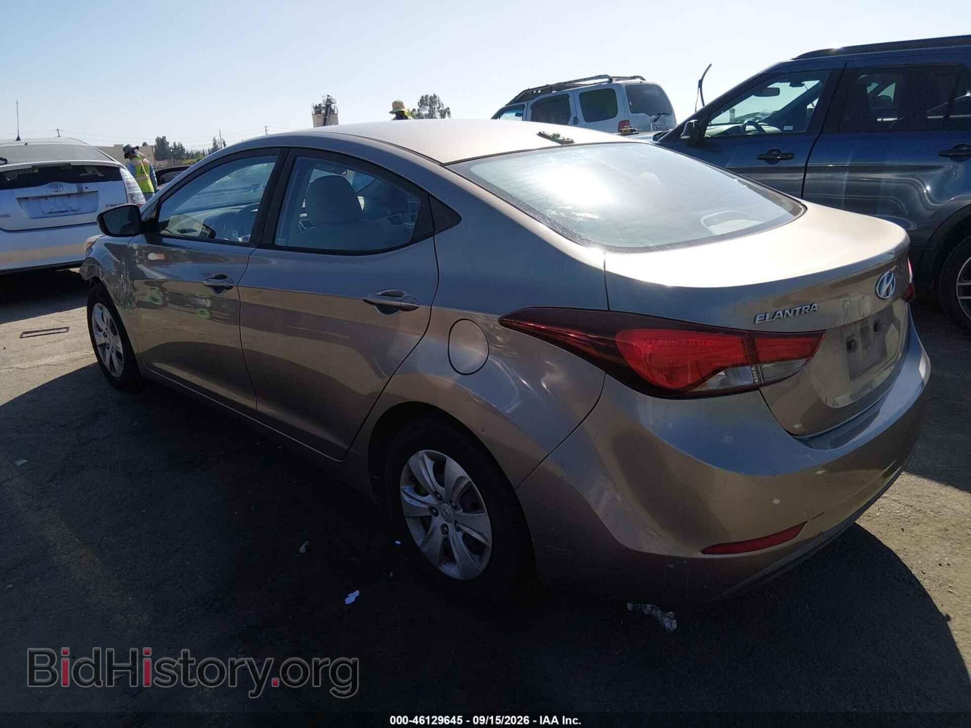 2016 HYUNDAI ELANTRA - VIN: 5NPDH4AE5GH674783 - Фото 3