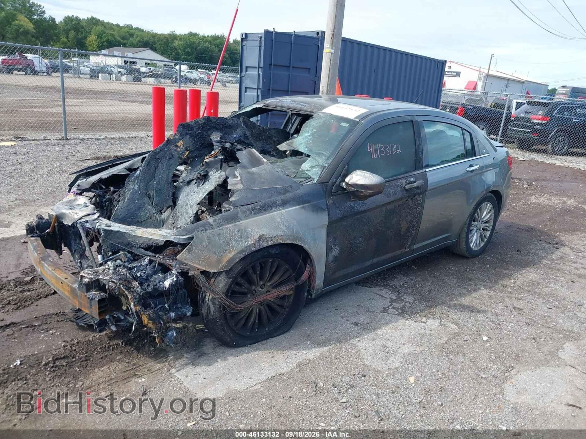 2011 CHRYSLER 200 - VIN: 1C3BC2FB0BN614268 - Photo 2