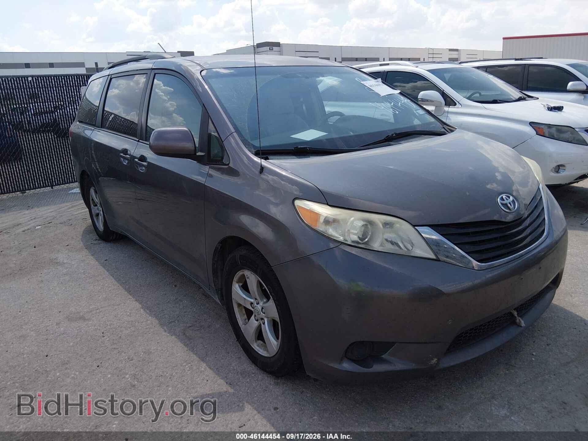 Фотография 5TDKK3DC8DS310490 - TOYOTA SIENNA 2013