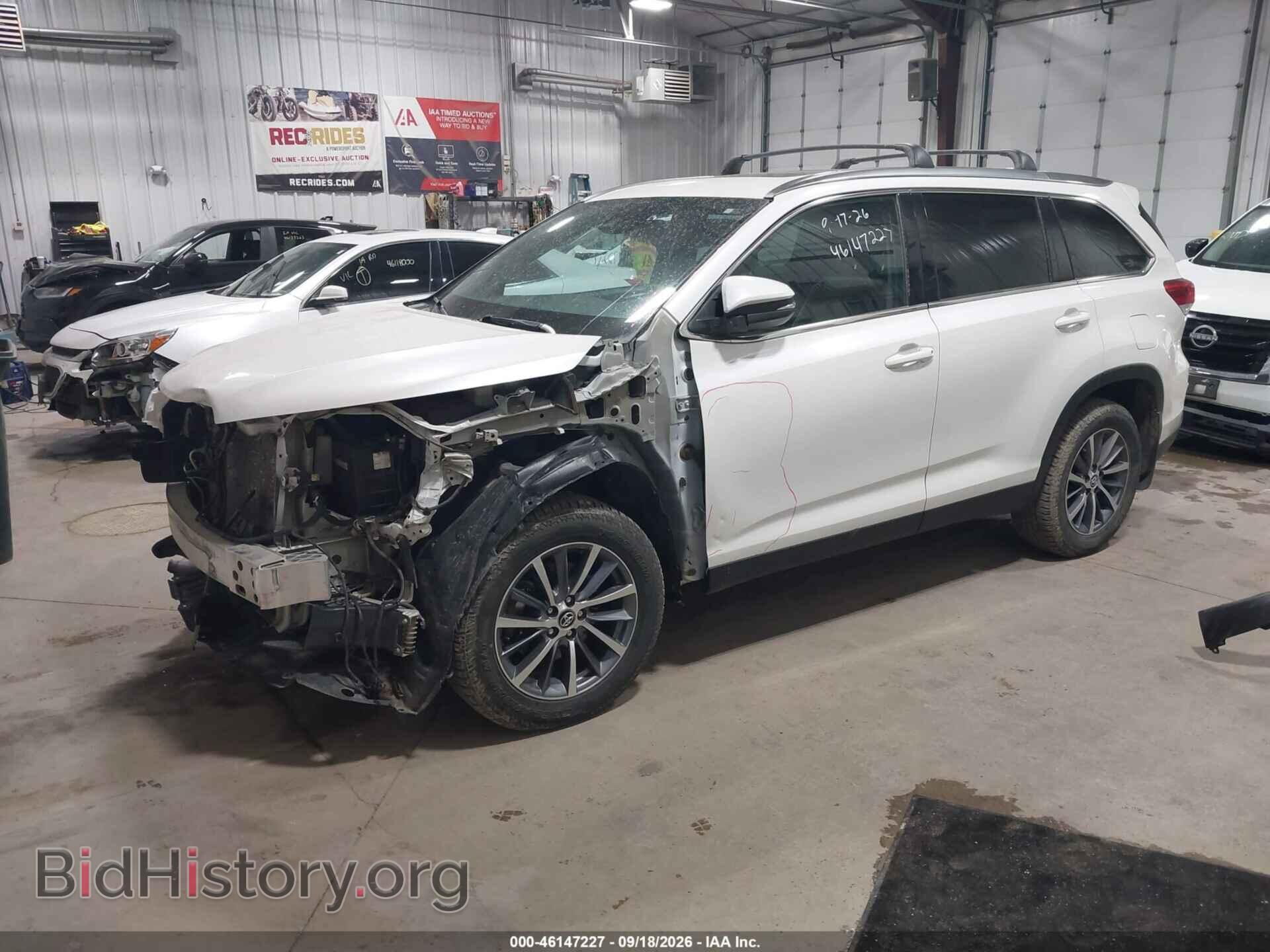2019 TOYOTA HIGHLANDER - VIN: 5TDJZRFH6KS565106 - Фото 2