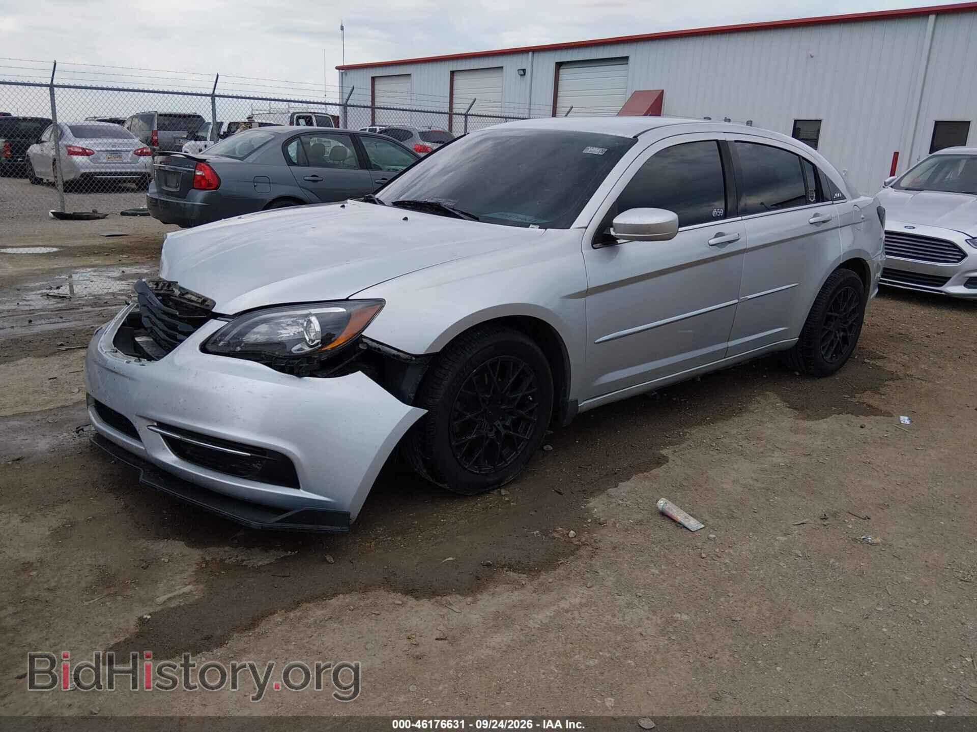2012 CHRYSLER 200 - VIN: 1C3CCBAB3CN228733 - Фото 2