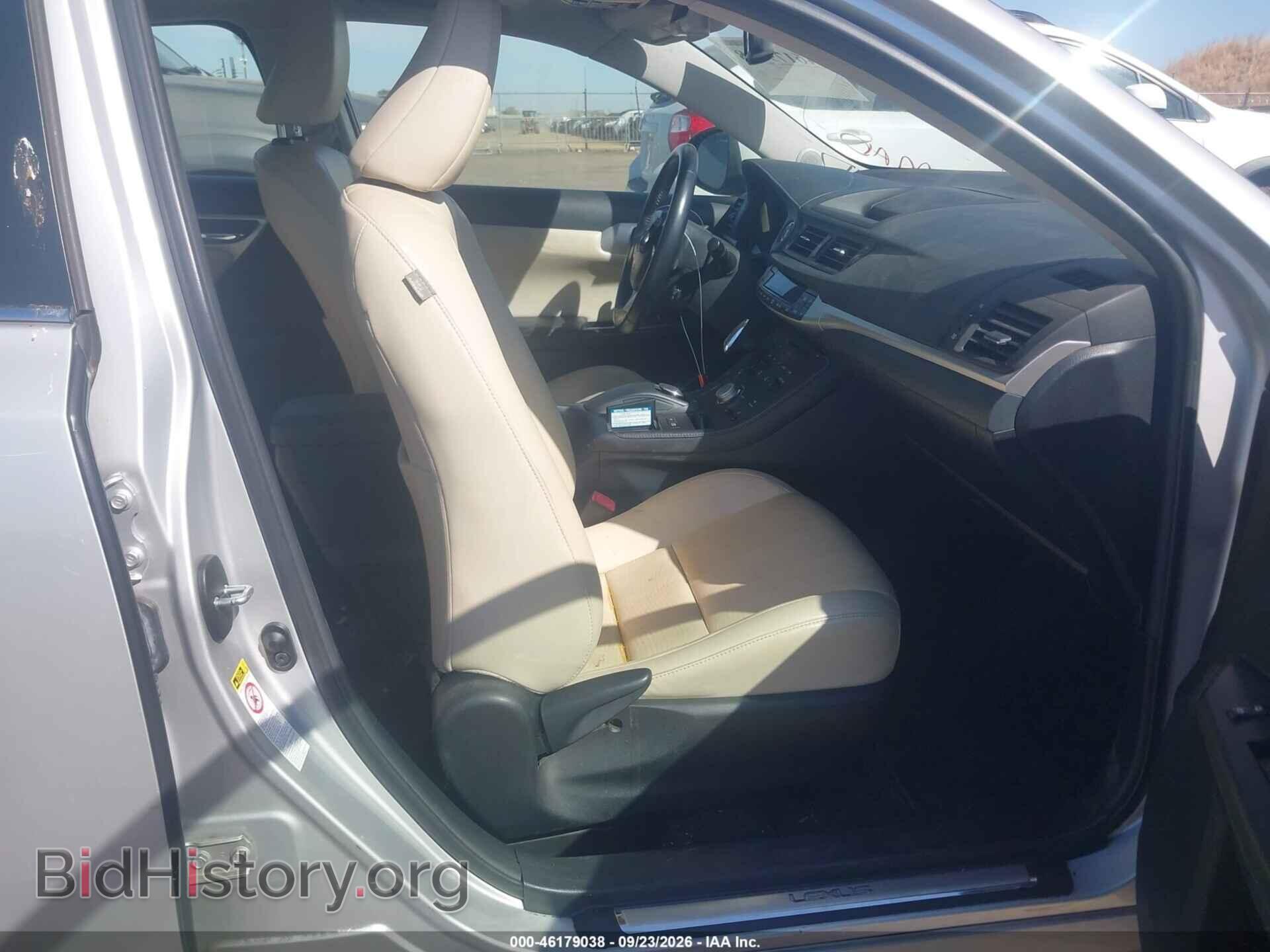 2011 LEXUS CT 200H - VIN: JTHKD5BH2B2033665 - Photo 5