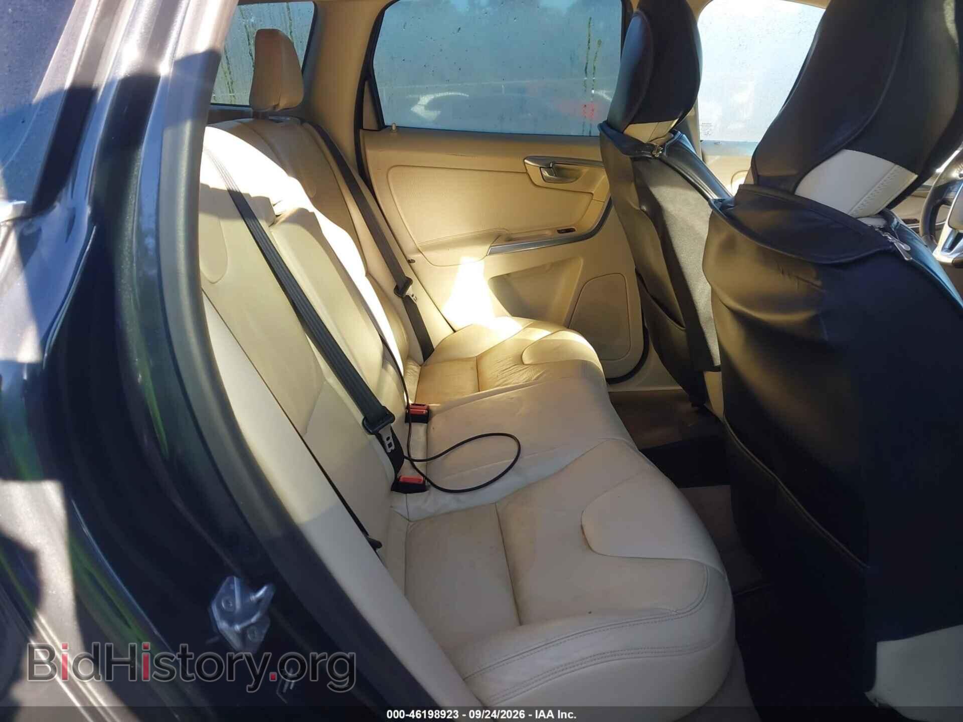 2014 VOLVO XC60 - VIN: YV4952DZ2E2514101 - Photo 8