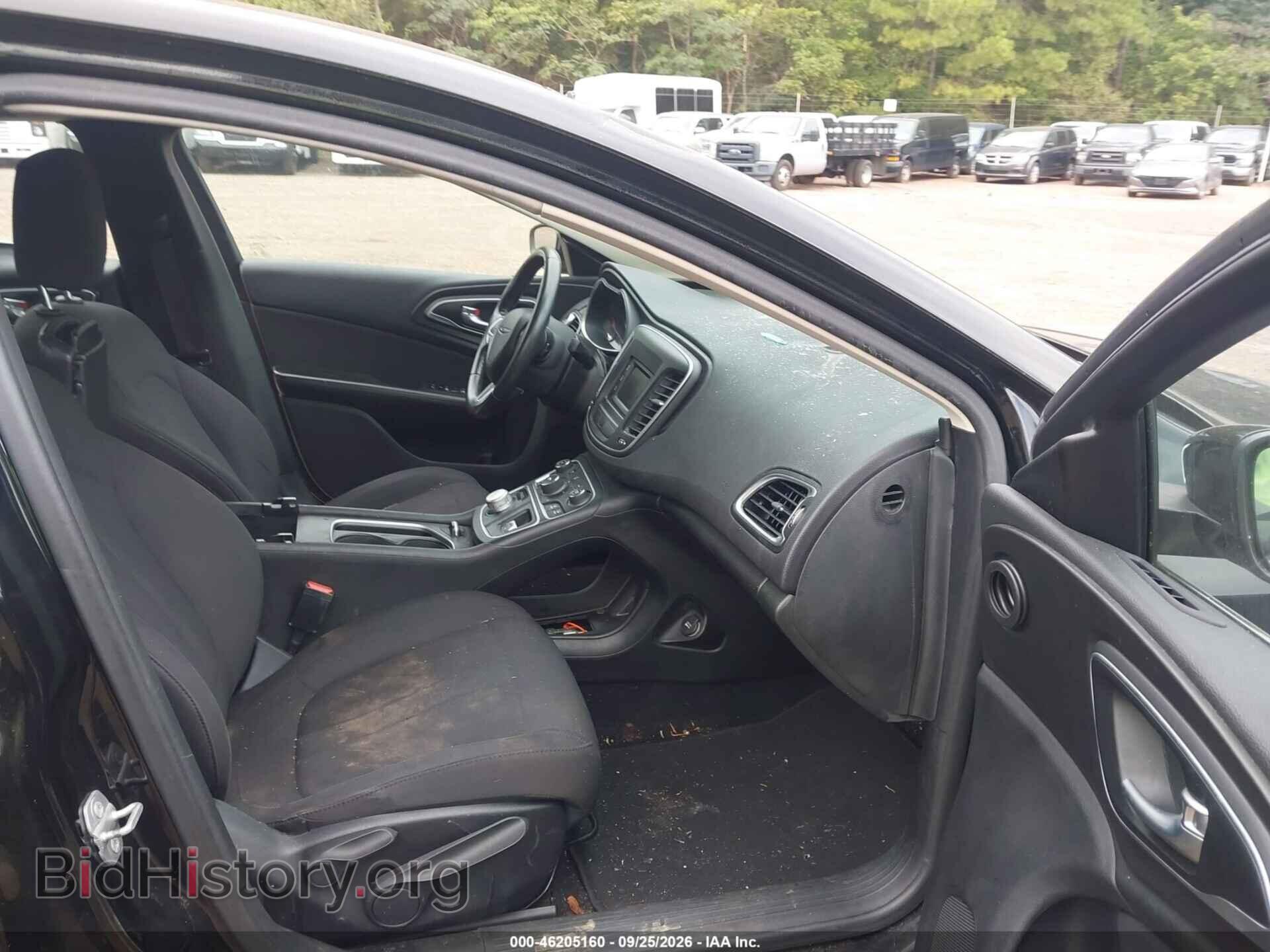 2015 Chrysler 200 (VIN 1C3CCCABXFN590357) — photo 5 of 11