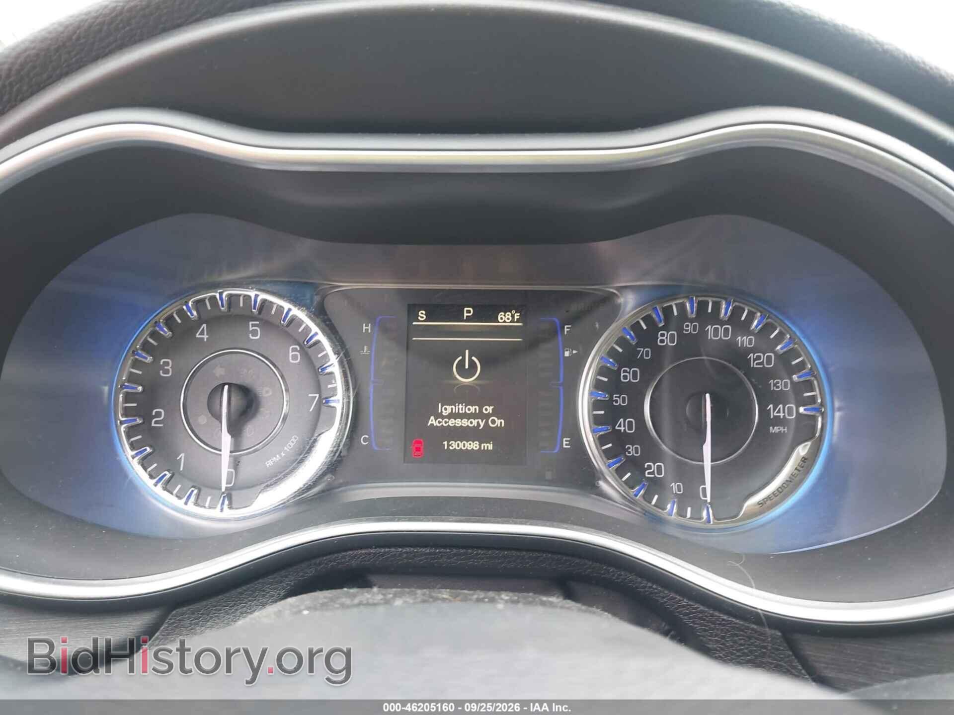 2015 Chrysler 200 (VIN 1C3CCCABXFN590357) — photo 7 of 11