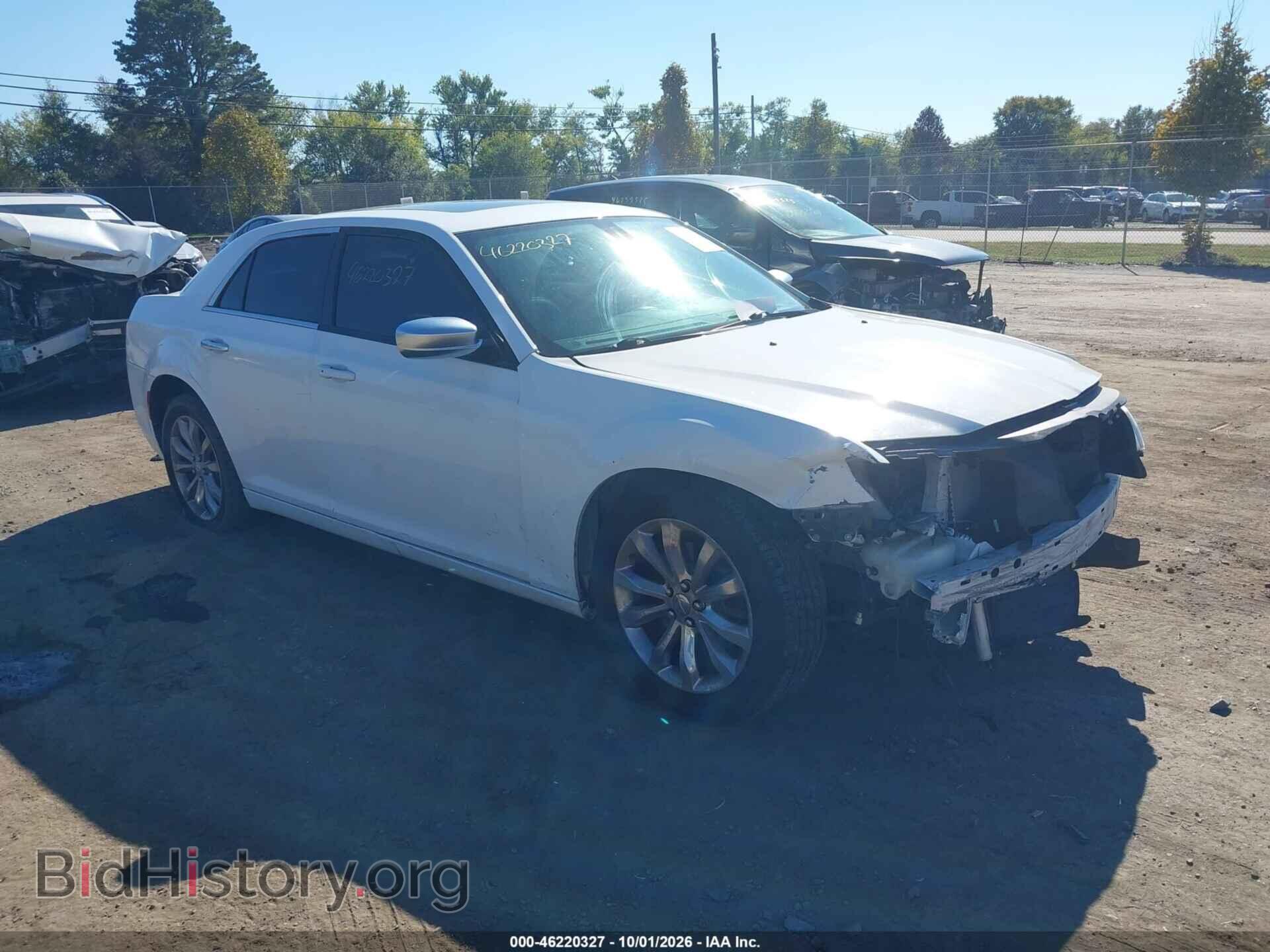 2015 Chrysler 300C Platinum (VIN 2C3CCASG0FH873048) — фото 1 из 17, IAAI, повреждение: передняя часть