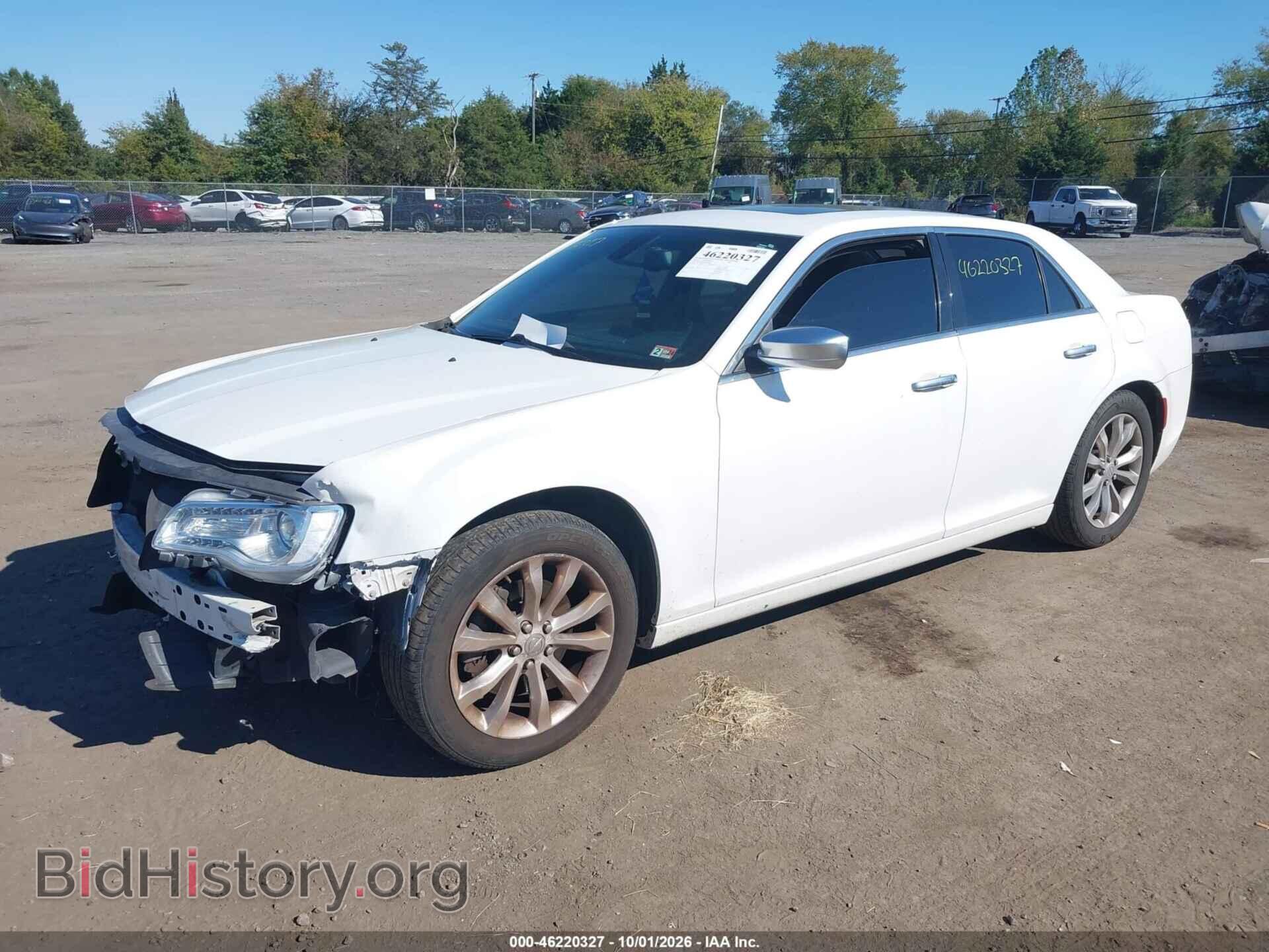 2015 Chrysler 300C (VIN 2C3CCASG0FH873048) — фото 2 из 17