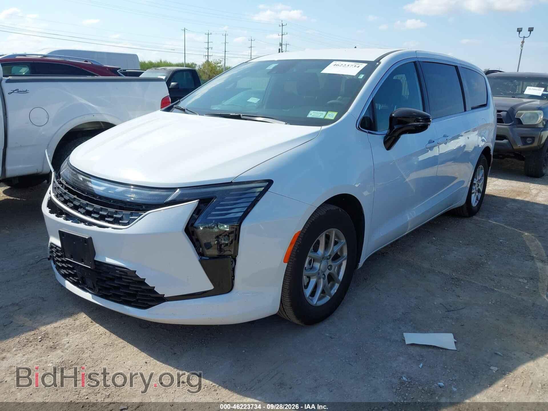 2027 CHRYSLER PACIFICA - VIN: 2C4RC1BG1VR572724 - Photo 2