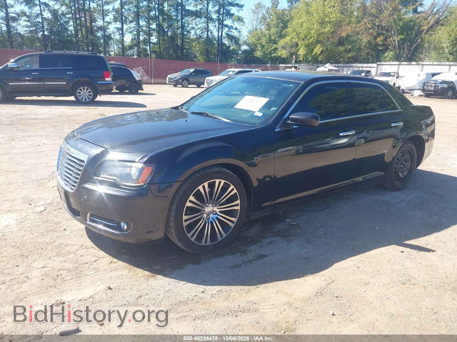 2013 CHRYSLER 300 - VIN: 2C3CCABT7DH558063 - Фото 2