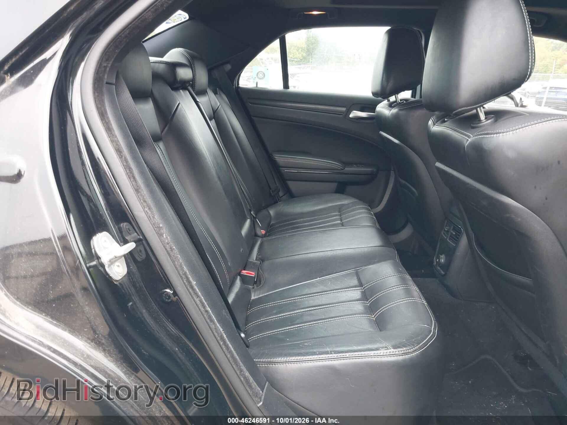 2014 Chrysler 300 (VIN 2C3CCAGG7EH297773) — photo 8 of 16