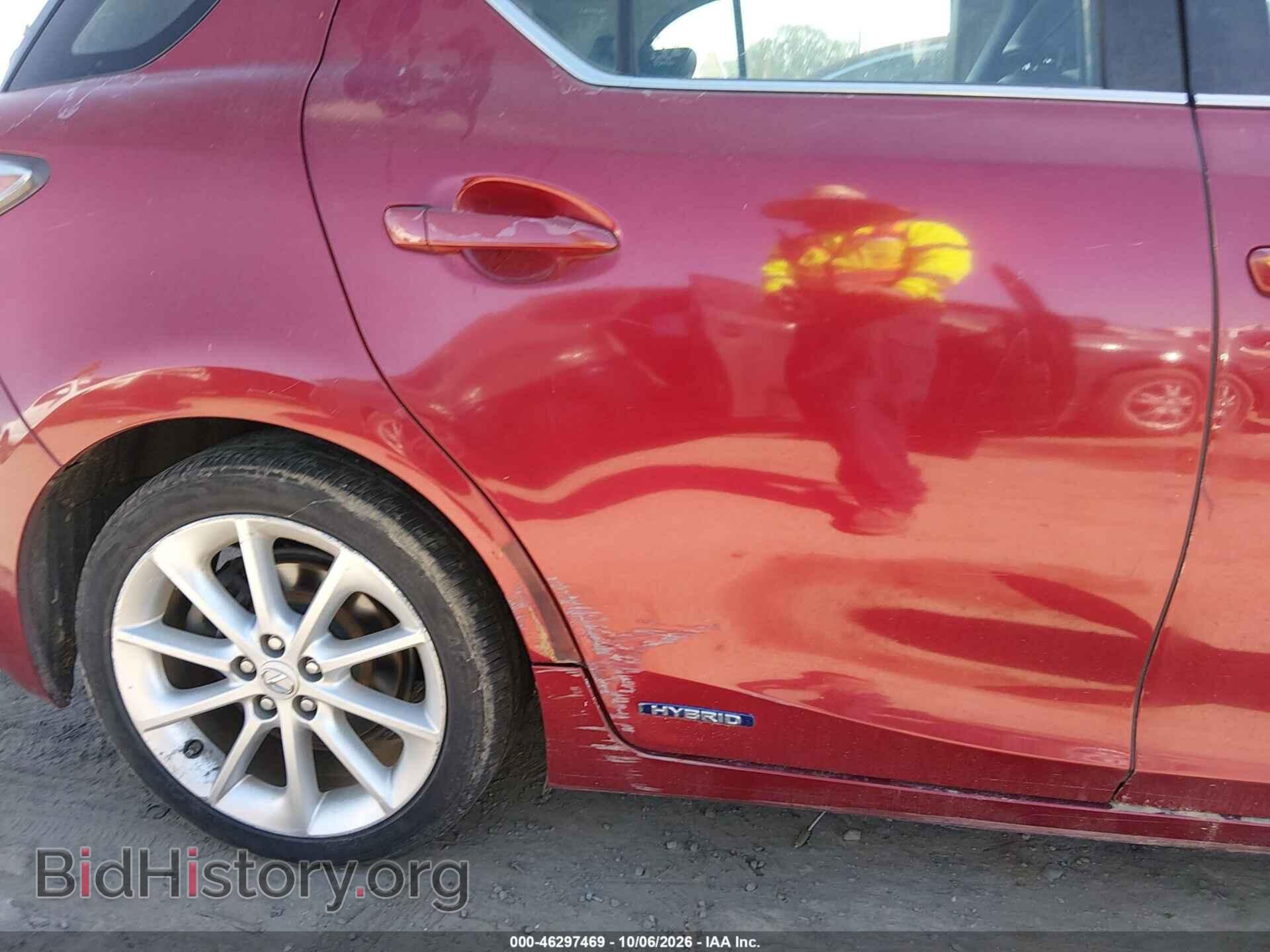 2011 LEXUS CT 200H - VIN: JTHKD5BH2B2011407 - Photo 12