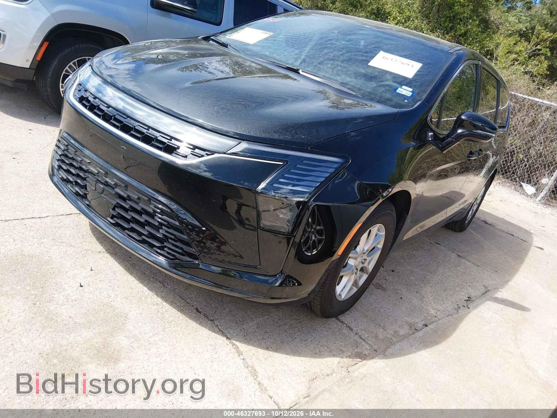 2027 CHRYSLER PACIFICA - VIN: 2C4RC1BG2VR586308 - Photo 2
