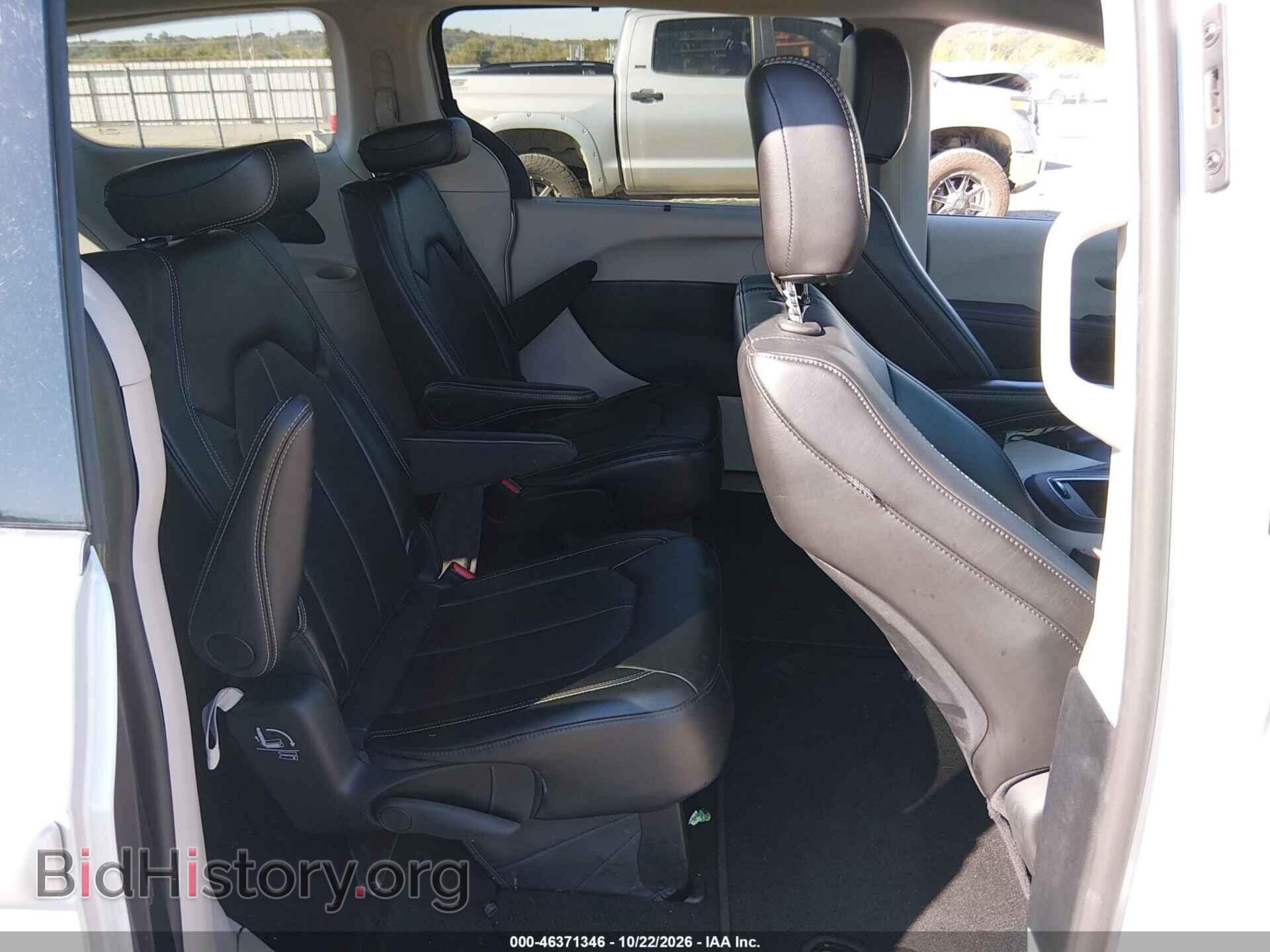 2024 Chrysler PACIFICA (VIN 2C4RC1BG7RR155033) — photo 8 of 16