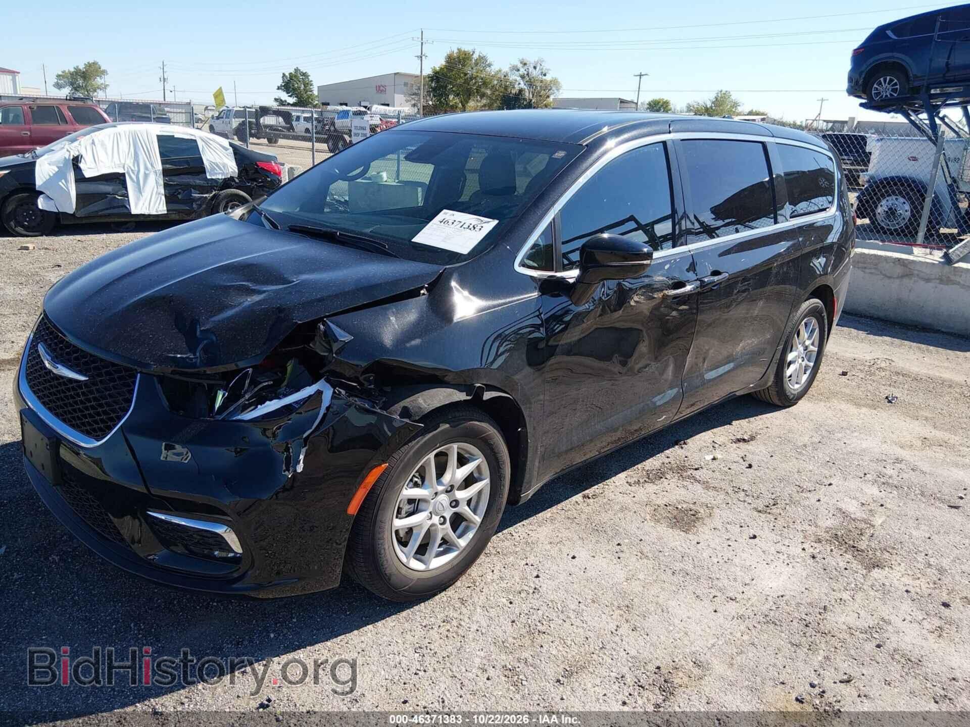 2026 Chrysler PACIFICA (VIN 2C4RC1BG6TR235415) — photo 2 of 16