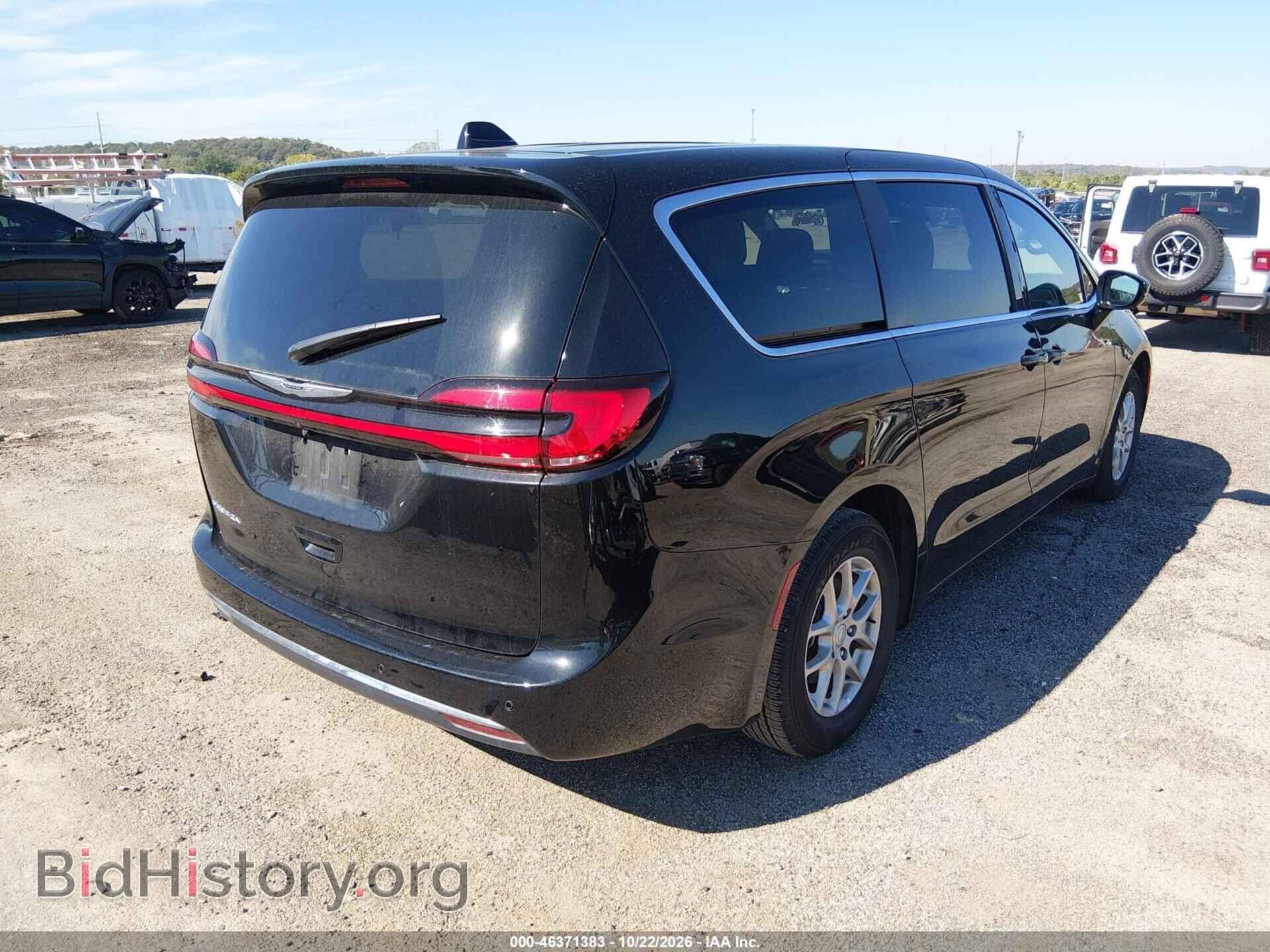2026 Chrysler PACIFICA (VIN 2C4RC1BG6TR235415) — photo 4 of 16