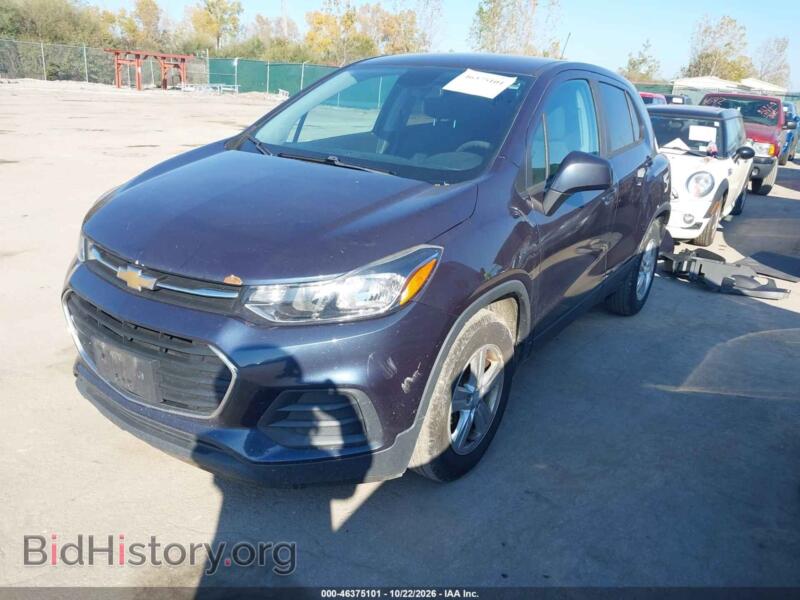 2019 Chevrolet TRAX (VIN 3GNCJKSB3KL192077) — photo 2 of 17