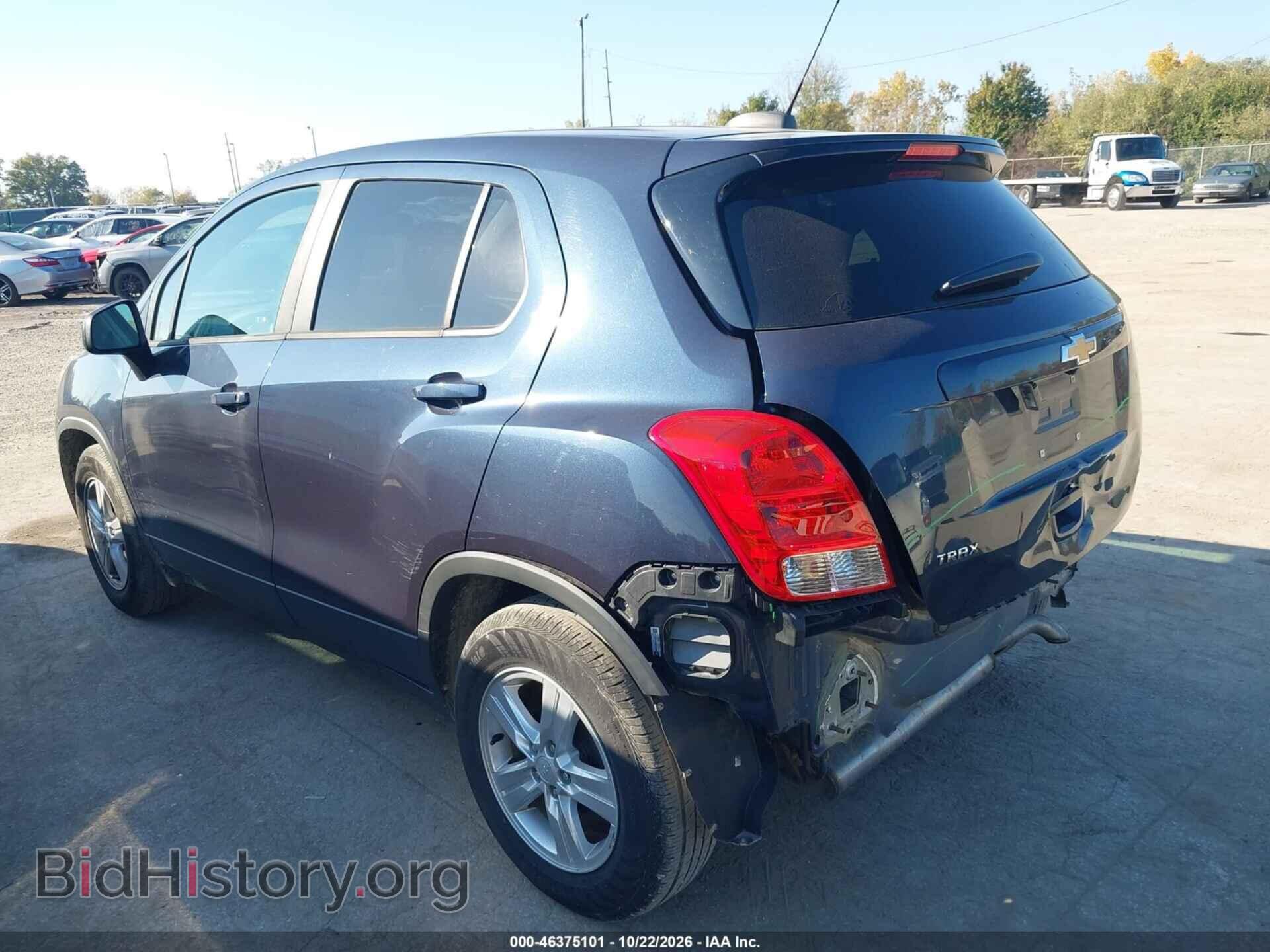 2019 Chevrolet TRAX (VIN 3GNCJKSB3KL192077) — photo 3 of 17