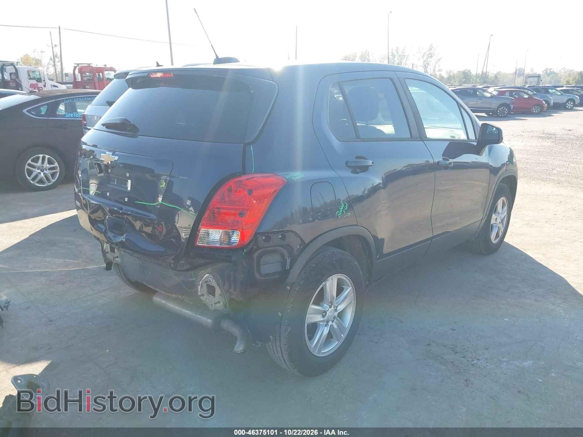 2019 Chevrolet TRAX (VIN 3GNCJKSB3KL192077) — photo 4 of 17