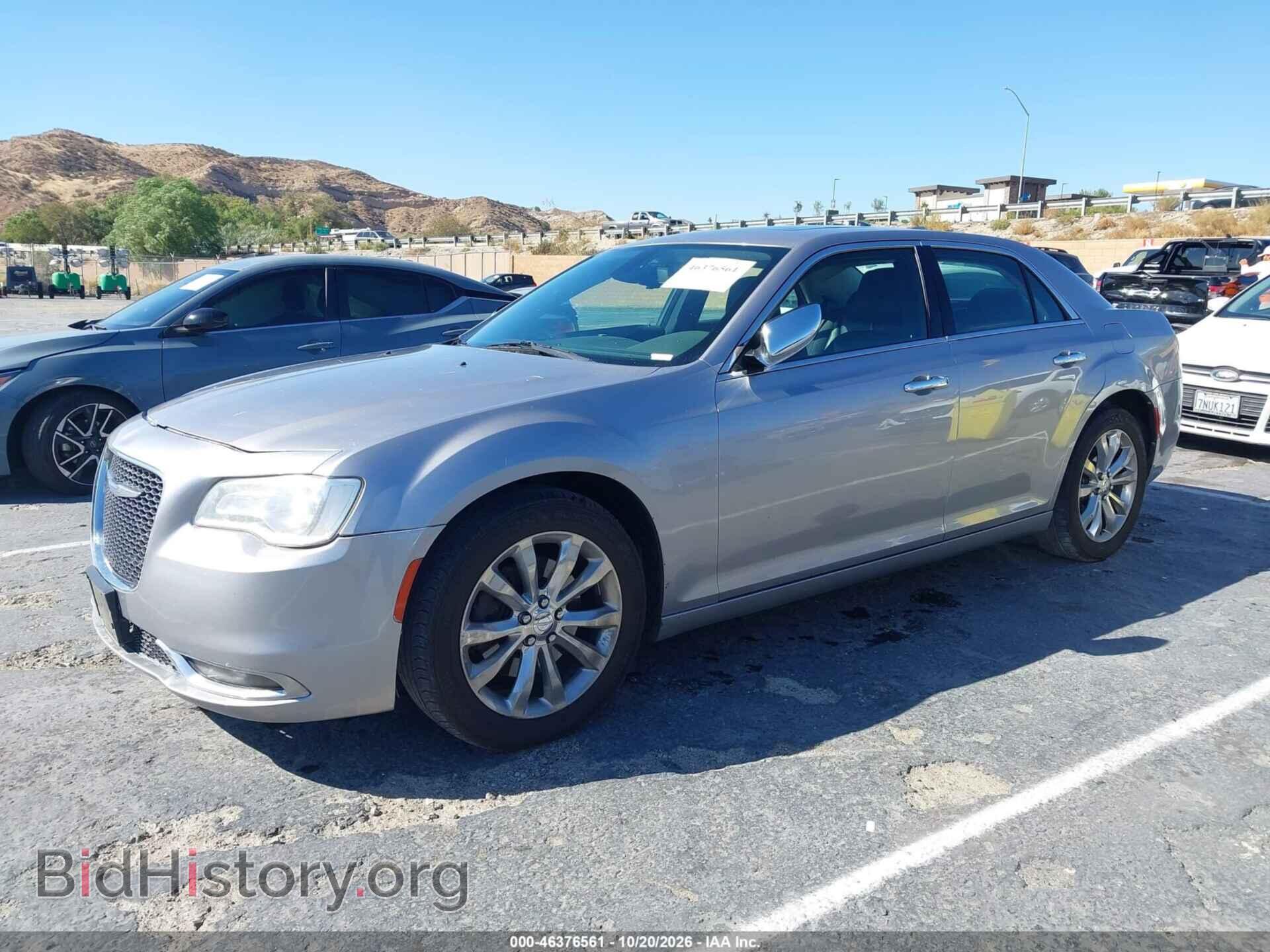 2018 Chrysler 300 (VIN 2C3CCAKG6JH268394) — фото 2 из 16