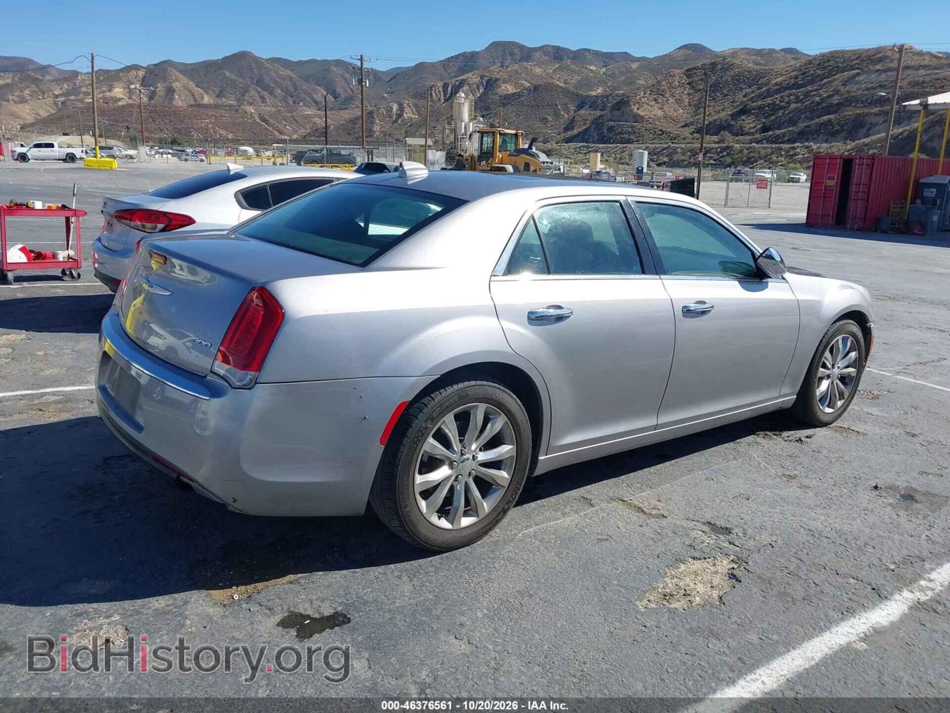 2018 Chrysler 300 (VIN 2C3CCAKG6JH268394) — фото 4 из 16