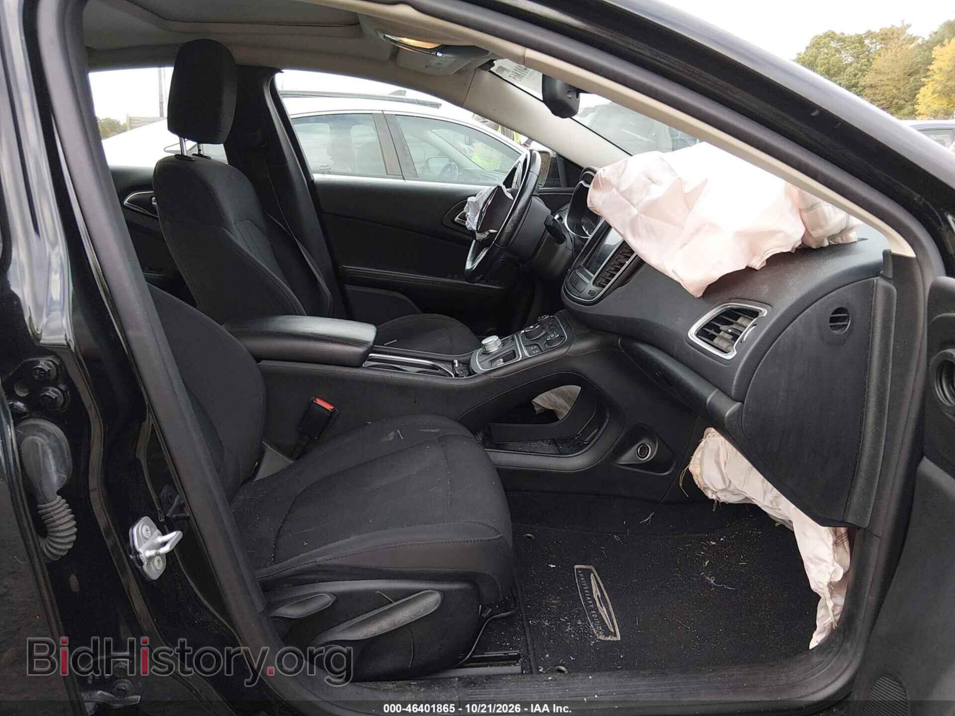 2016 Chrysler 200 (VIN 1C3CCCAB5GN102014) — photo 5 of 11