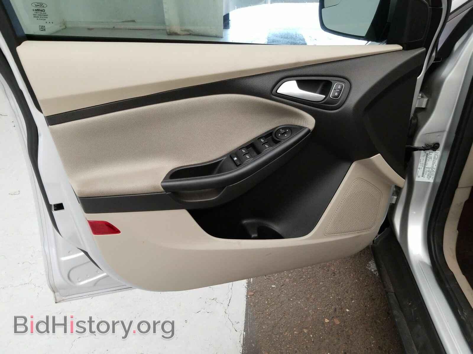 2016 Ford Focus - VIN: 1FADP3F25GL381799 - Фото 9