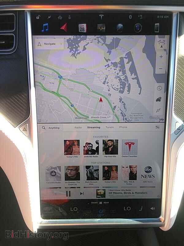 2017 Tesla Model X - VIN: 5YJXCBE23HF043935 - Photo 4
