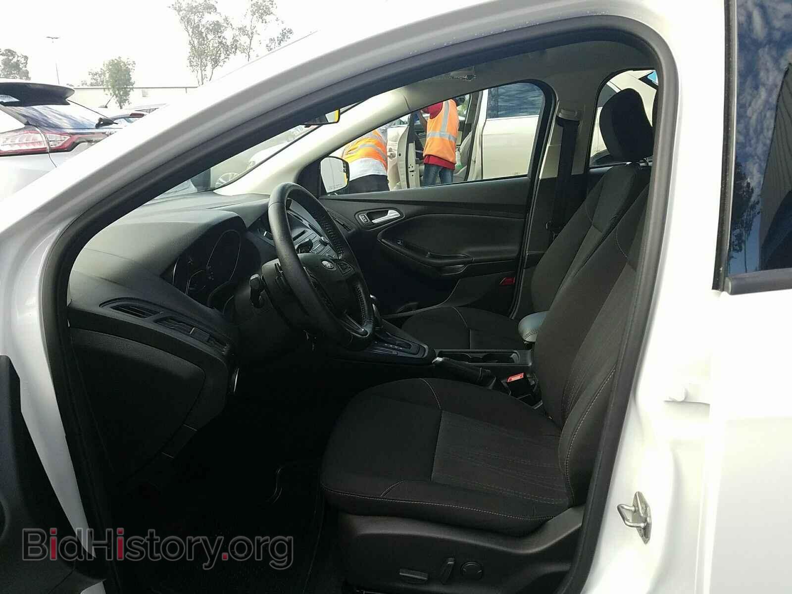 2016 Ford Focus - VIN: 1FADP3F24GL230565 - Фото 3
