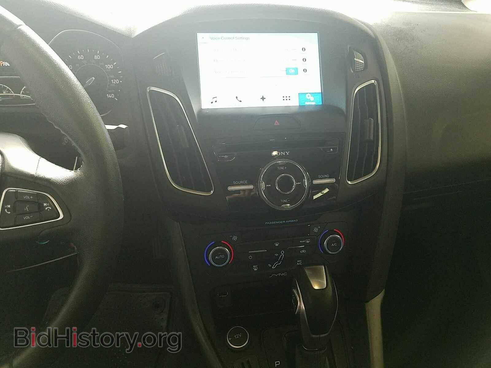 2016 Ford Focus - VIN: 1FADP3F28GL225501 - Photo 4