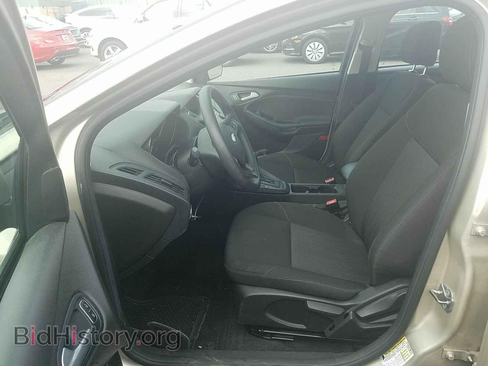 2017 Ford Focus - VIN: 1FADP3F23HL304334 - Фото 3