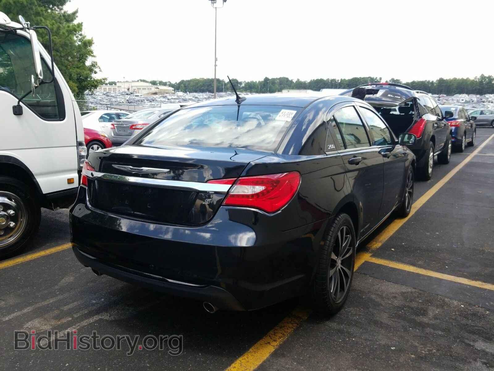 2013 Chrysler 200 - VIN: 1C3CCBBG3DN726796 - Фото 2