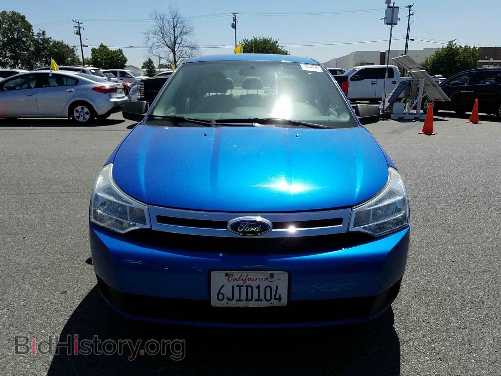 2010 Ford Focus - VIN: 1FAHP3FN0AW110957 - Фото 2