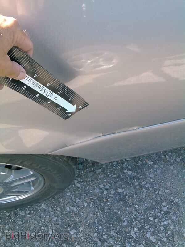 2004 Cadillac DeVille - VIN: 1G6KD54Y84U207487 - Photo 11