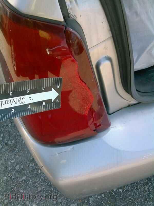 2004 Cadillac DeVille - VIN: 1G6KD54Y84U207487 - Photo 8