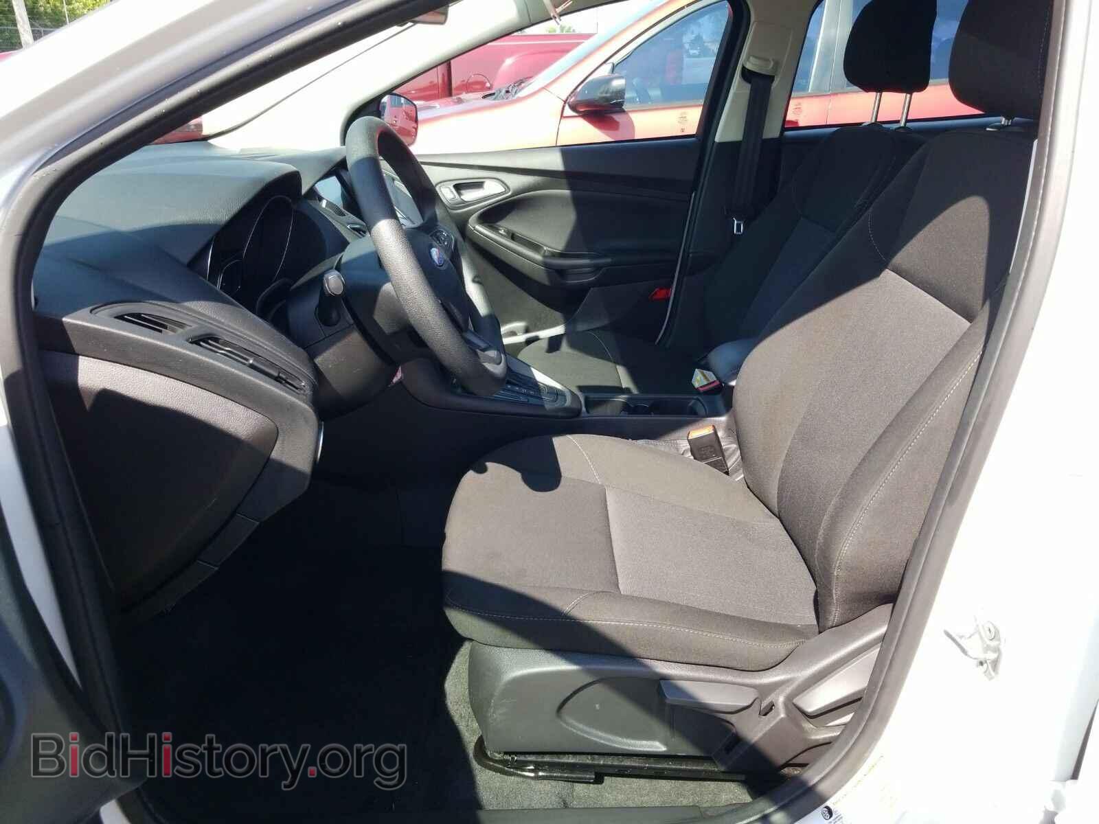 2018 Ford Focus - VIN: 1FADP3M28JL325995 - Фото 3