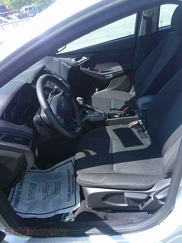 2016 Ford Focus - VIN: 1FADP3F22GL242696 - Фото 3