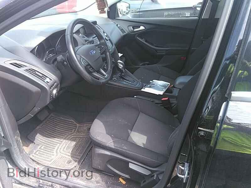 2016 Ford Focus - VIN: 1FADP3FE4GL257808 - Photo 3